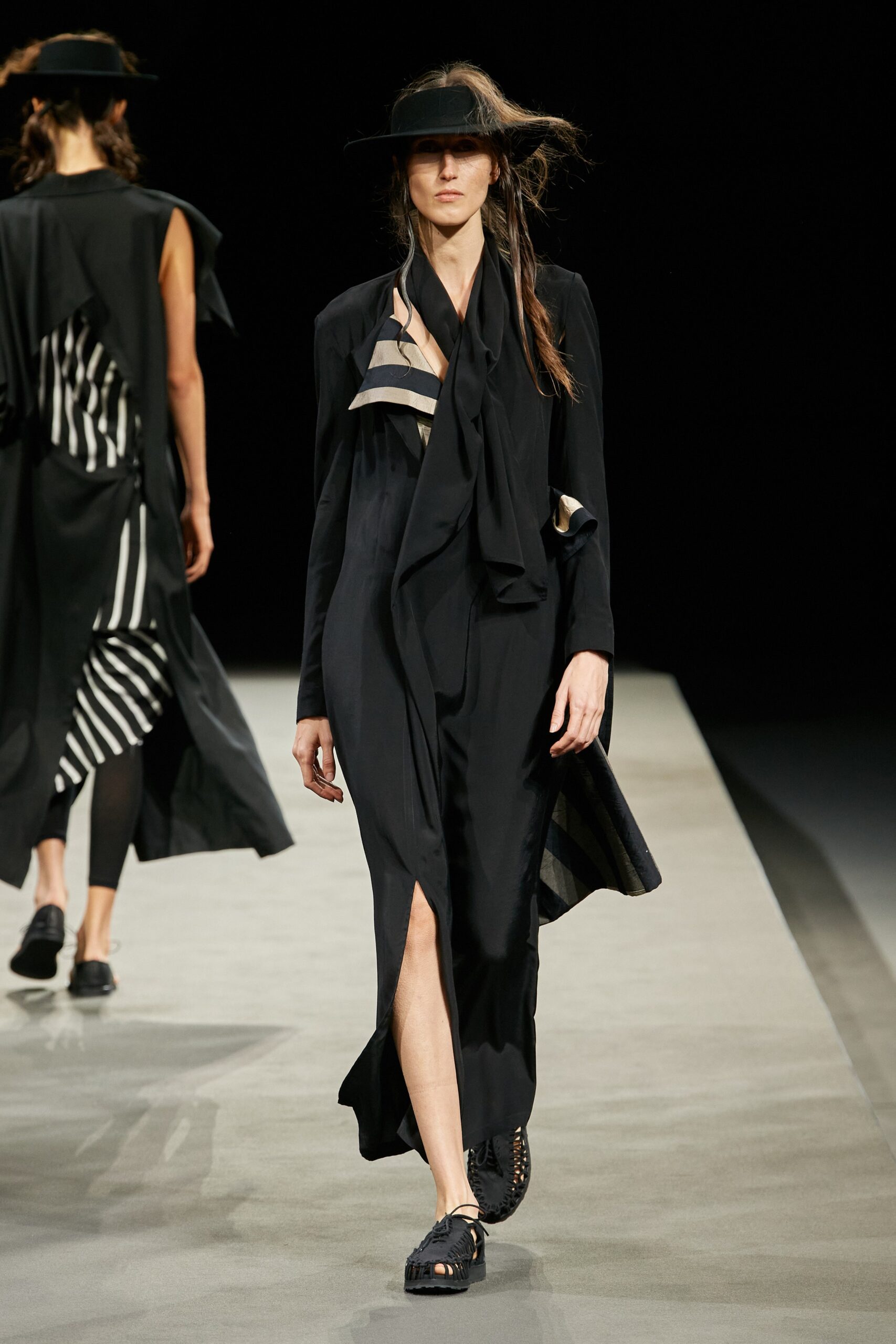 Yohji Yamamoto S/S 23 Look 25