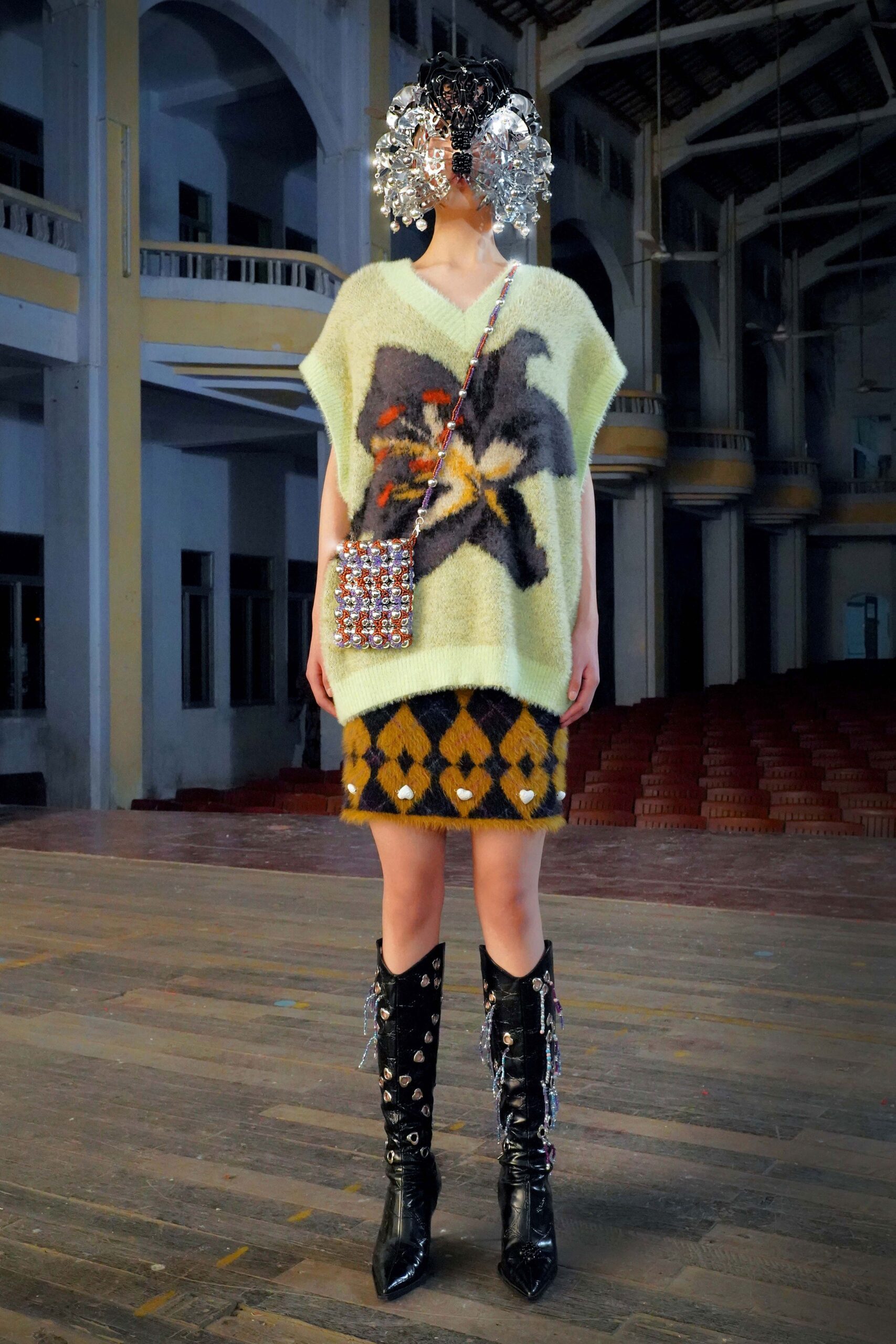 Yueqi Qi Shanghai F/W 22 Look 25