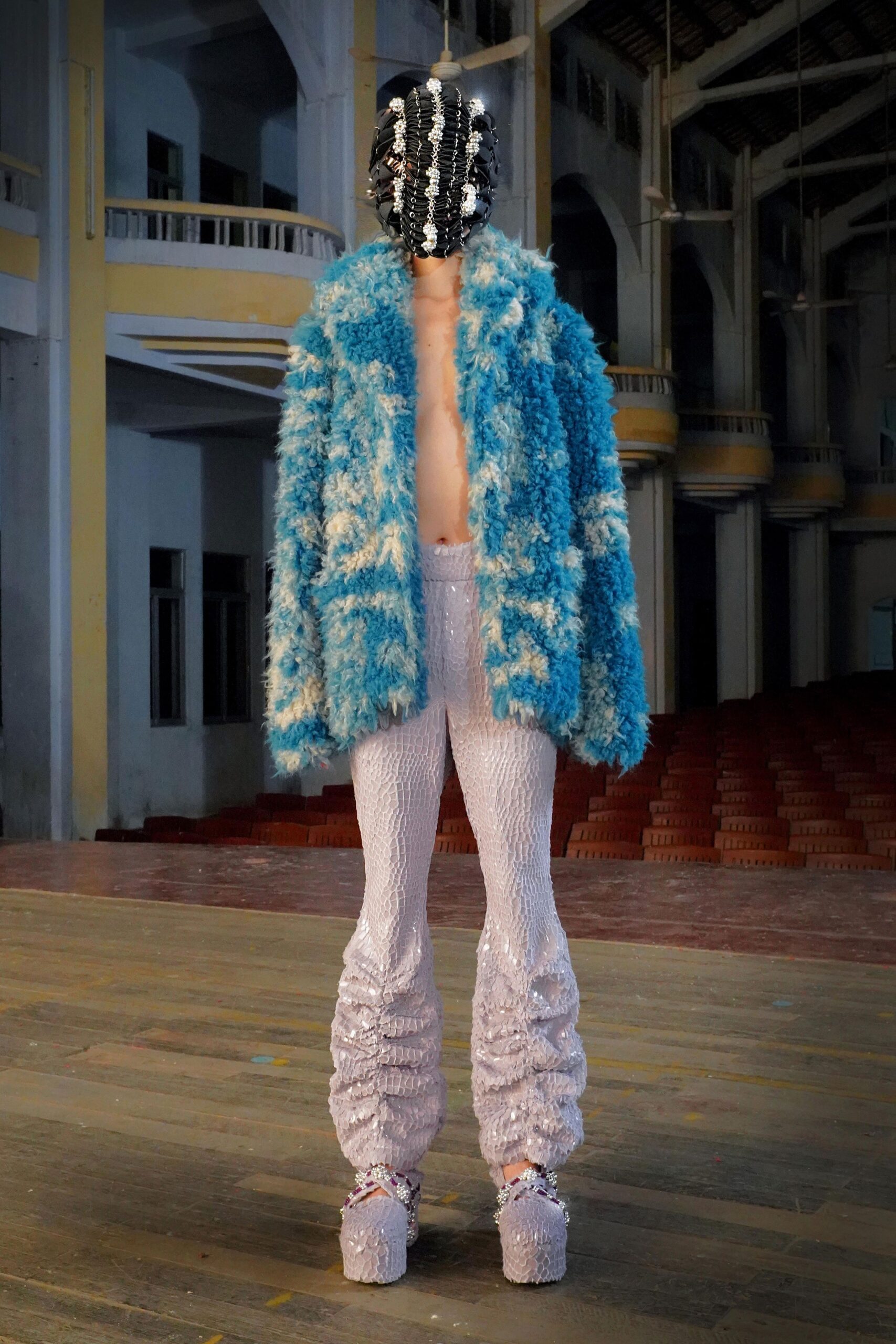 Yueqi Qi Shanghai F/W 22 Look 26