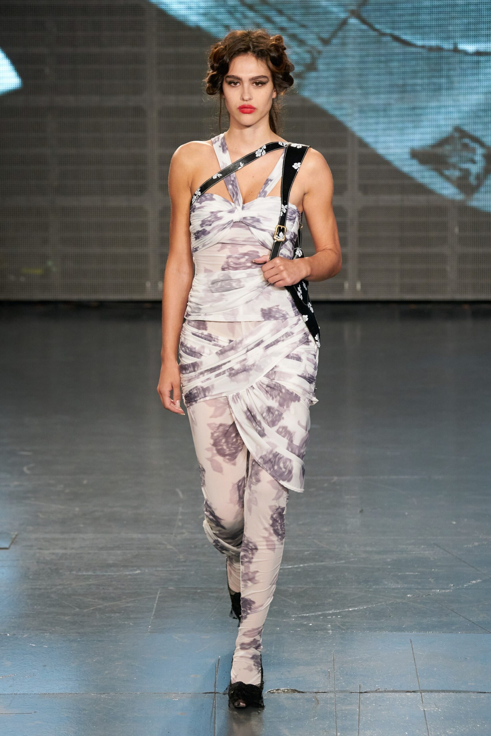 Yuhan Wang S/S 22 Look 28