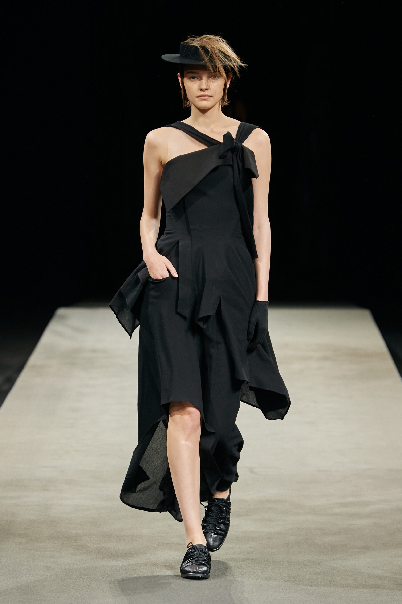 Yohji Yamamoto S/S 23 Look 28
