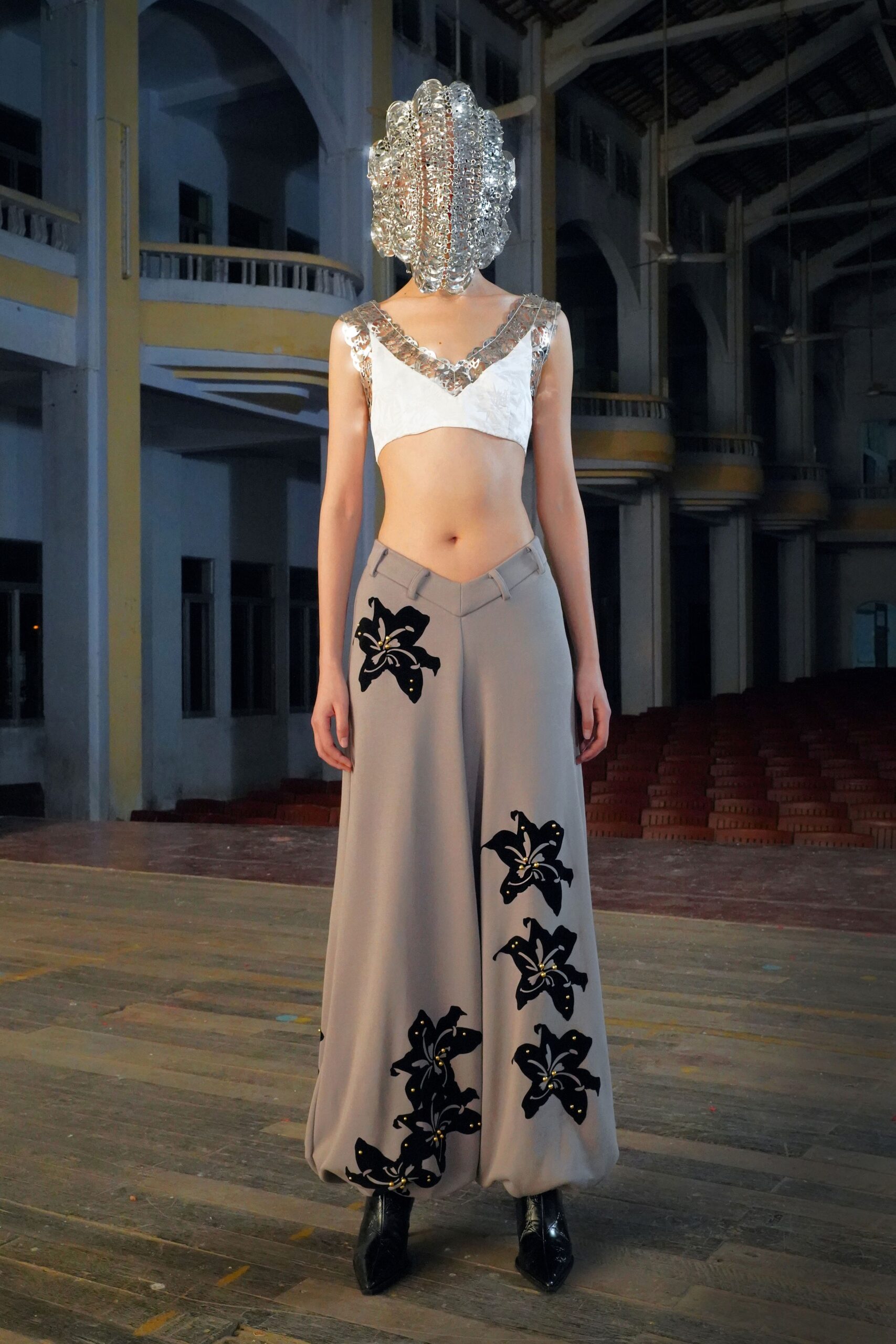 Yueqi Qi Shanghai F/W 22 Look 29