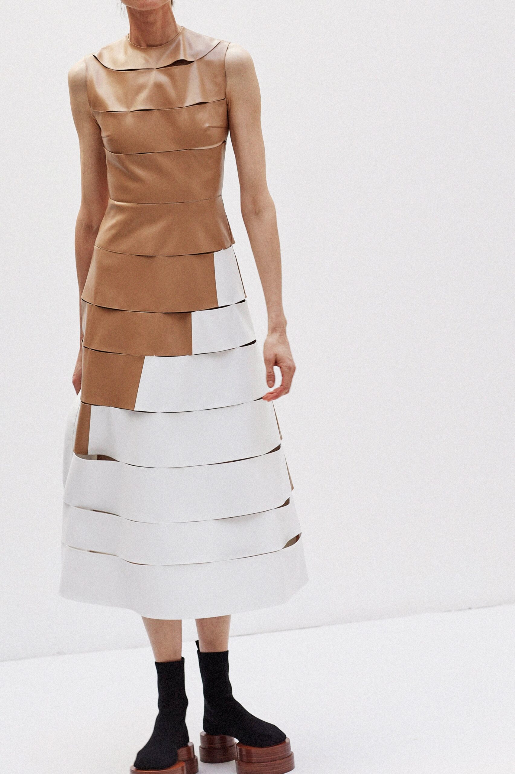 A.W.A.K.E. MODE Resort 23 Look 517