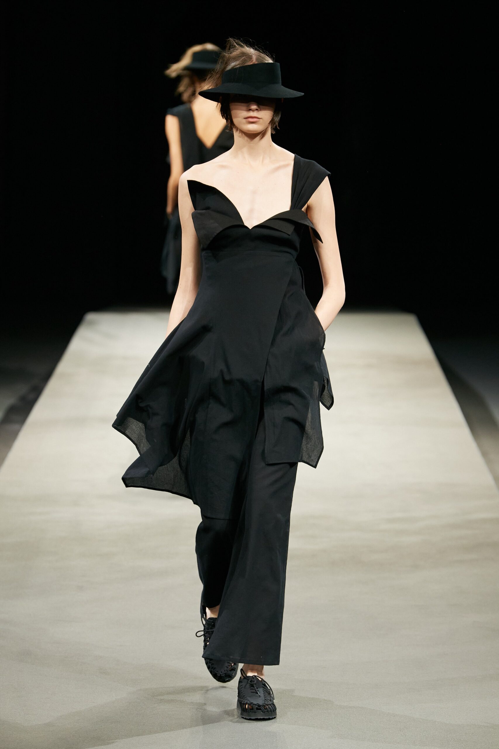 Yohji Yamamoto S/S 23 Look 30