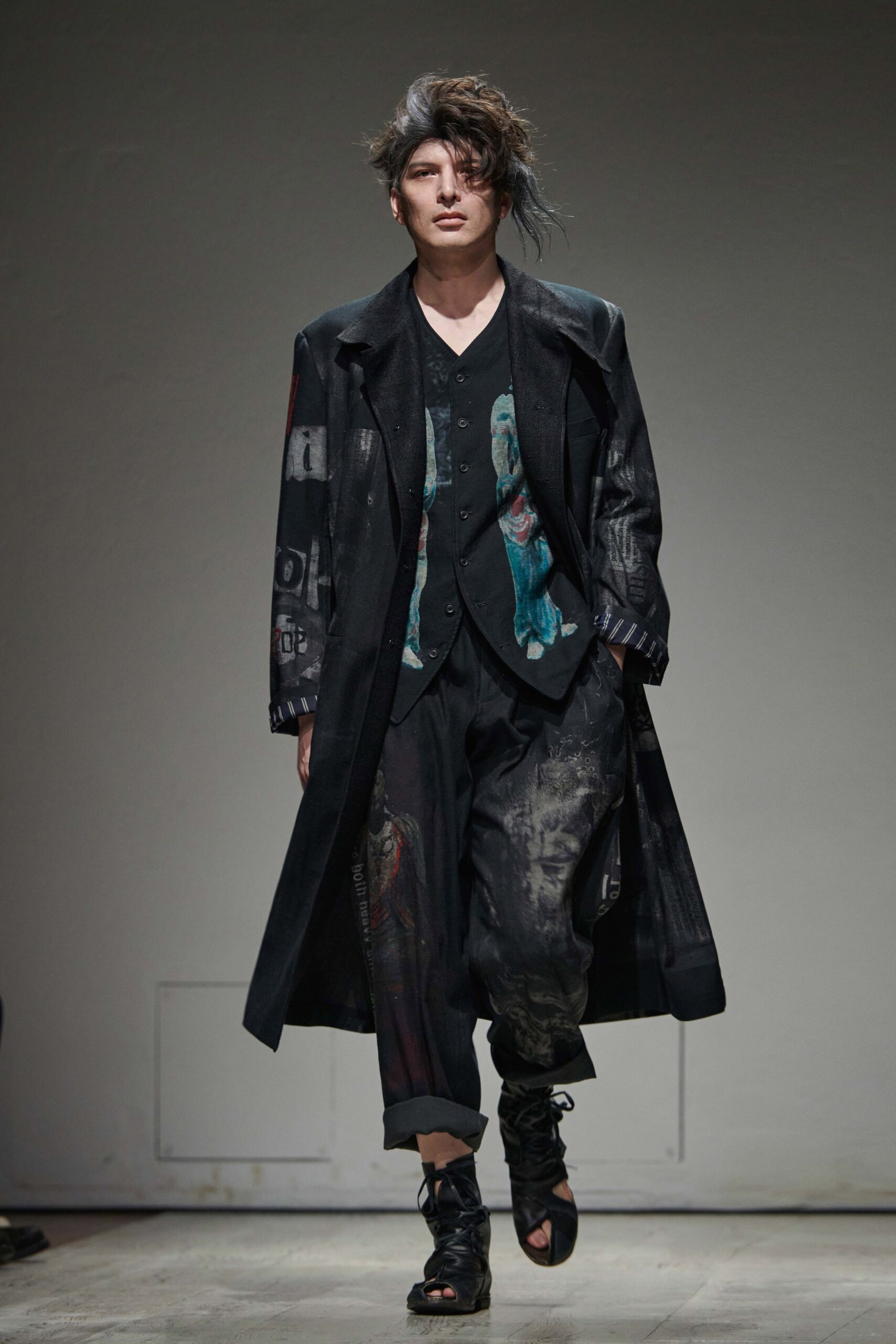 Yohji Yamamoto S/S 23 Menswear Look 32