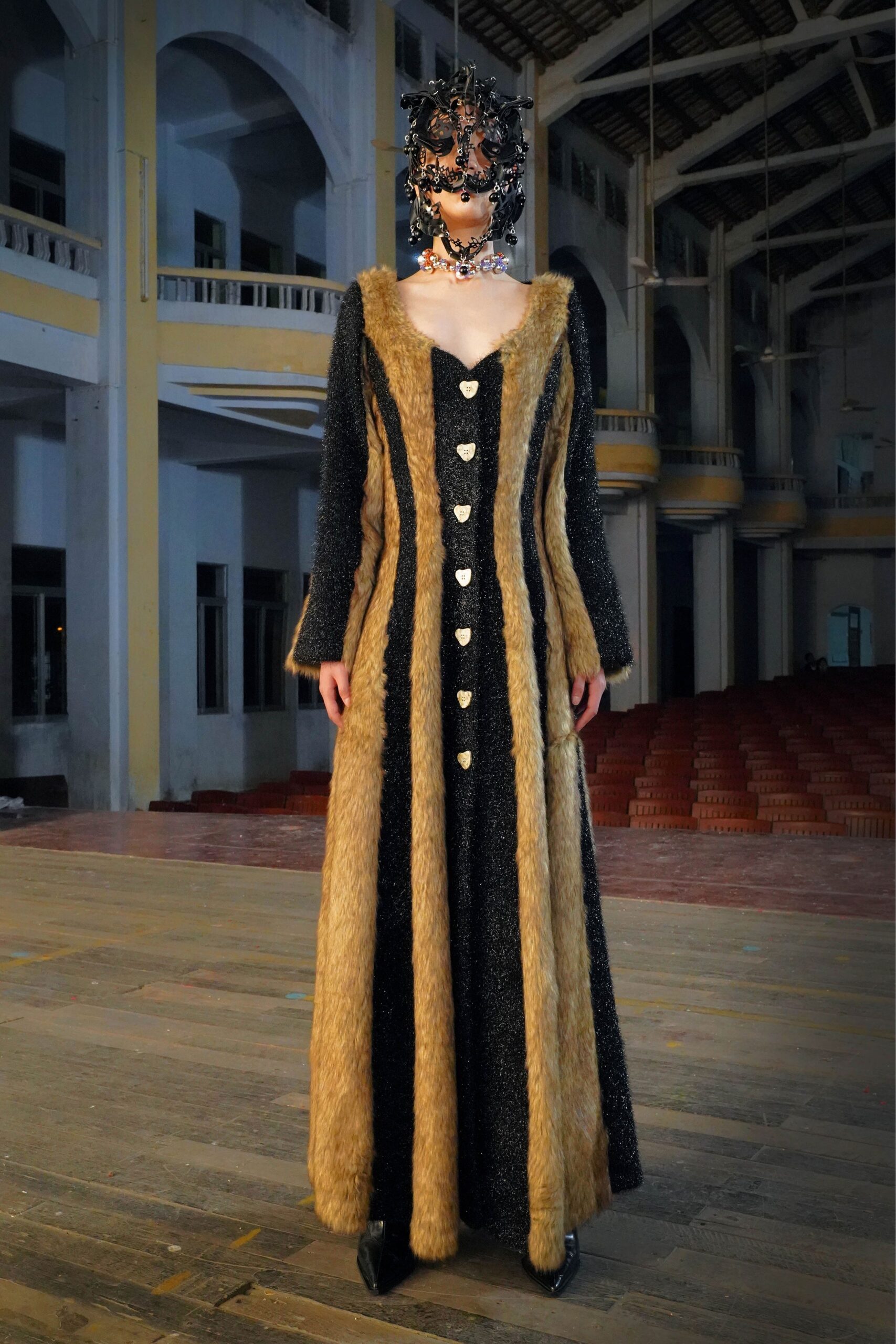 Yueqi Qi Shanghai F/W 22 Look 32