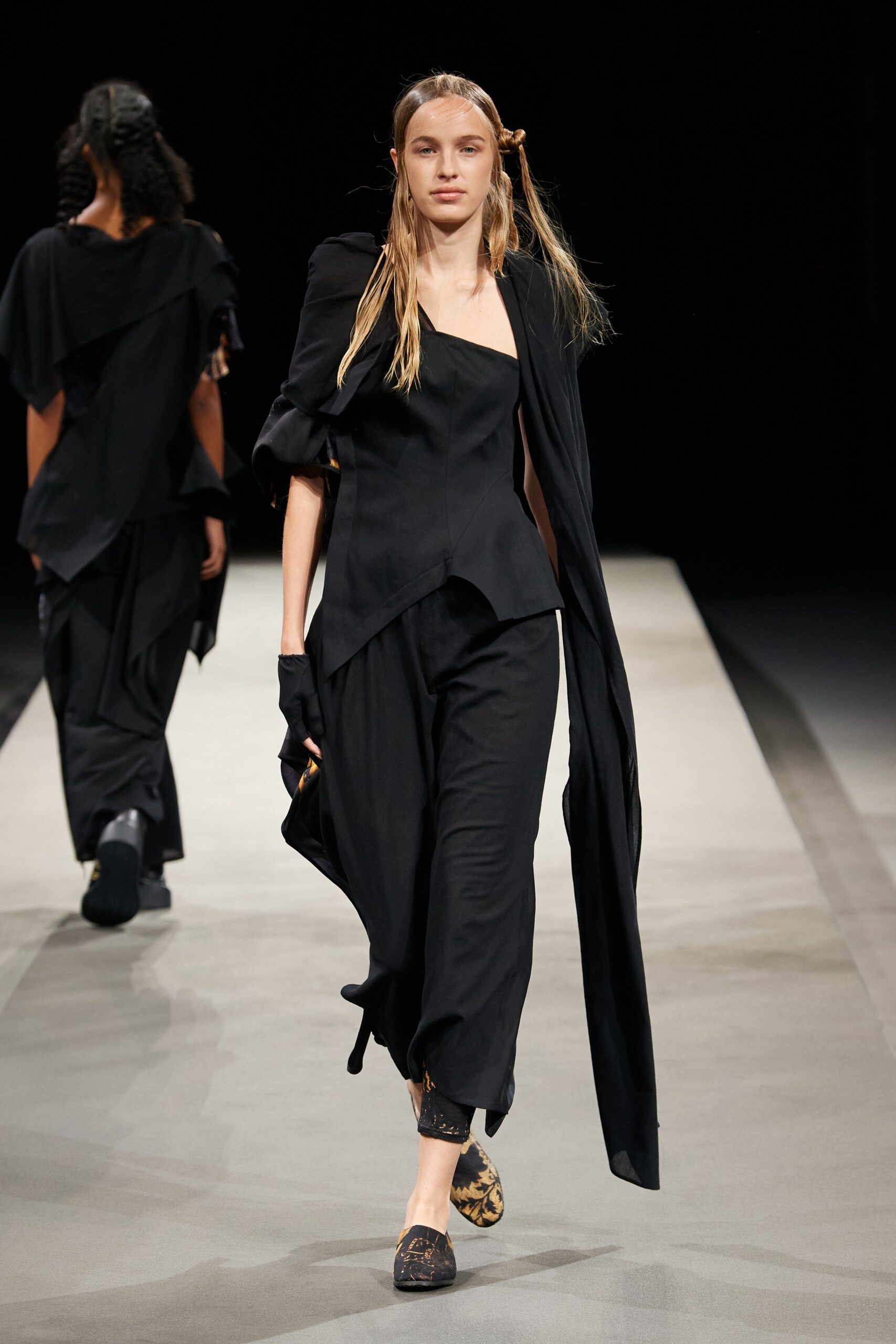 Yohji Yamamoto S/S 23 Look 33