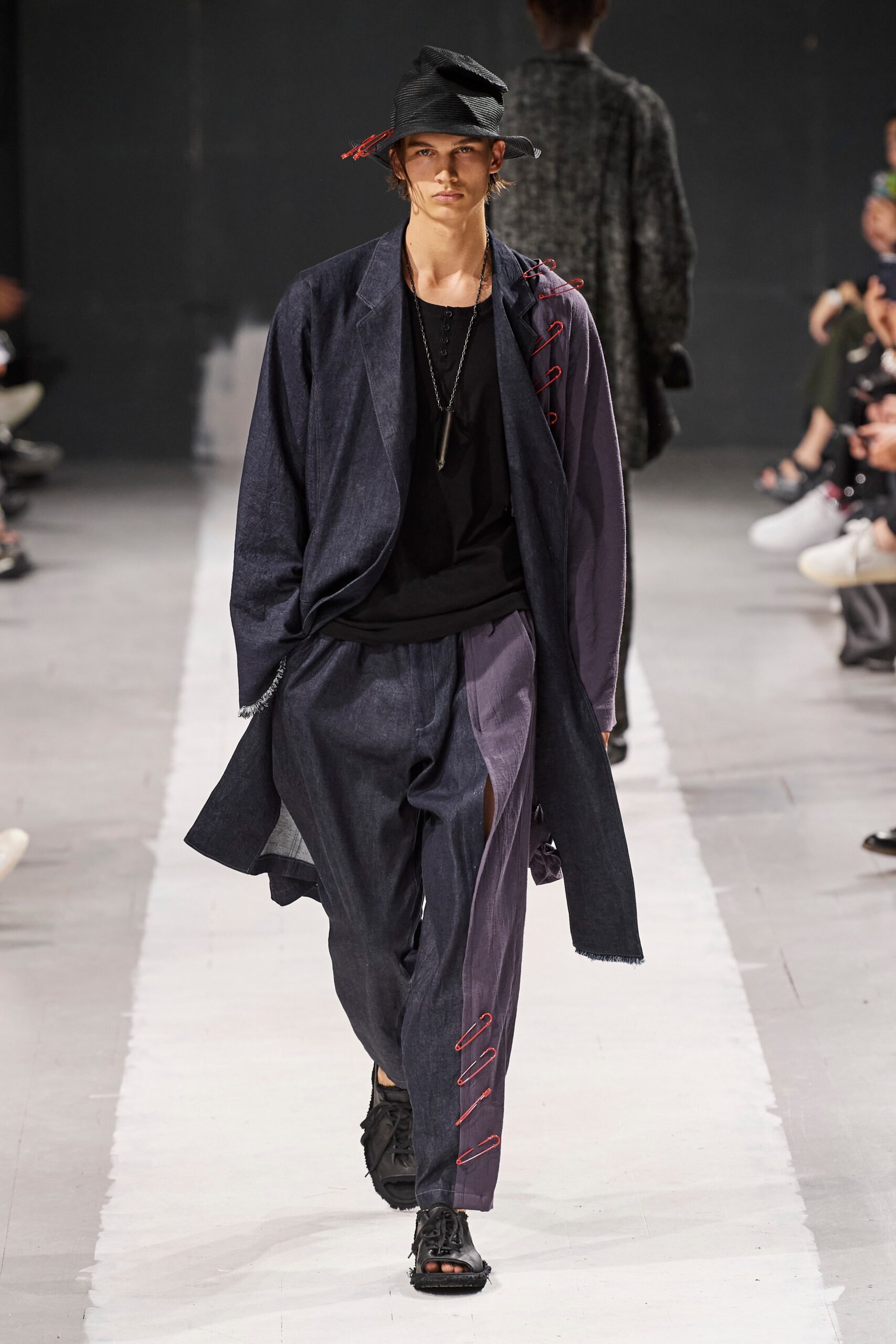 Yohji Yamamoto S/S 24 Menswear Look 33