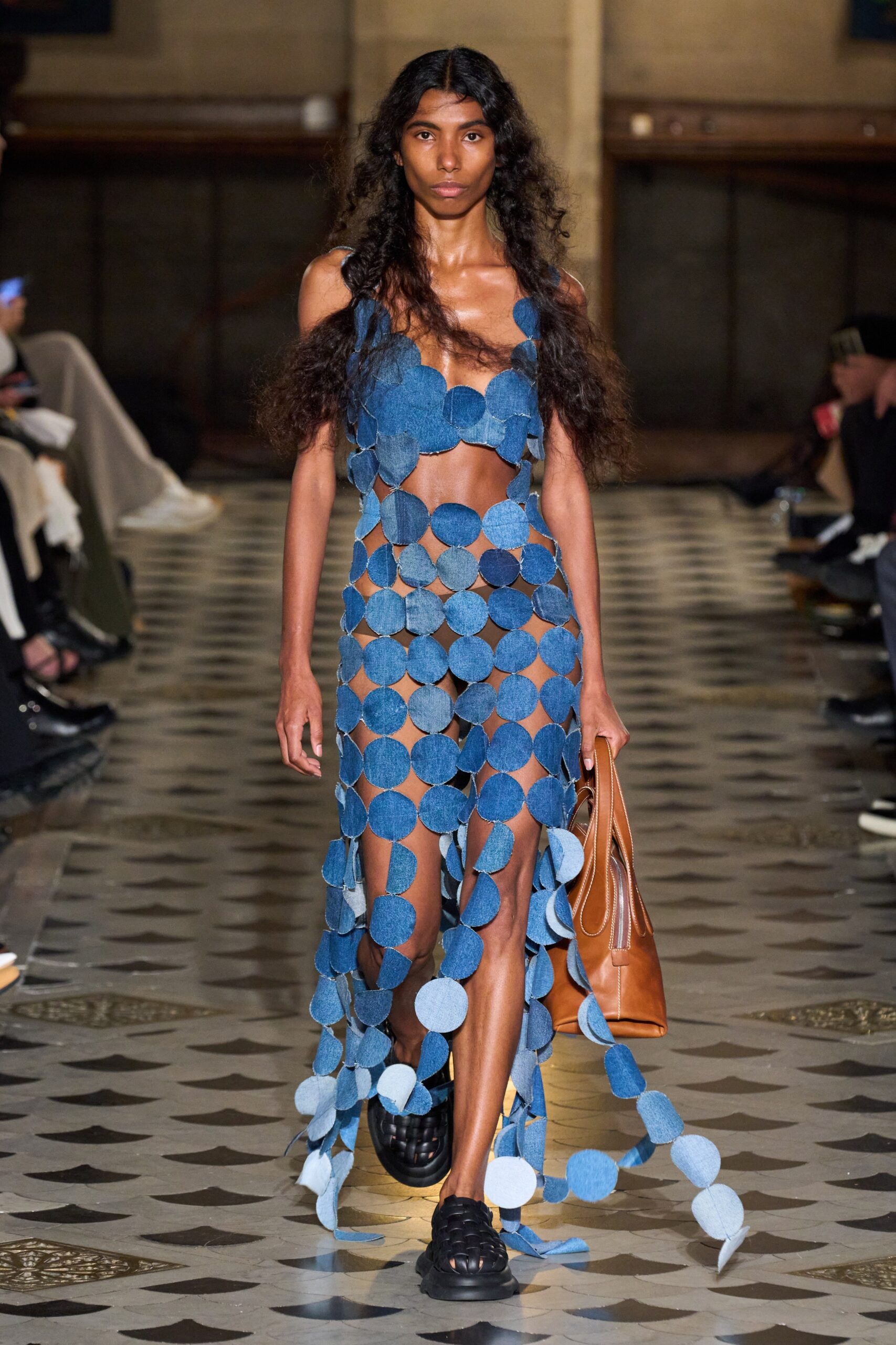 A.W.A.K.E. MODE S/S 23 Look 552