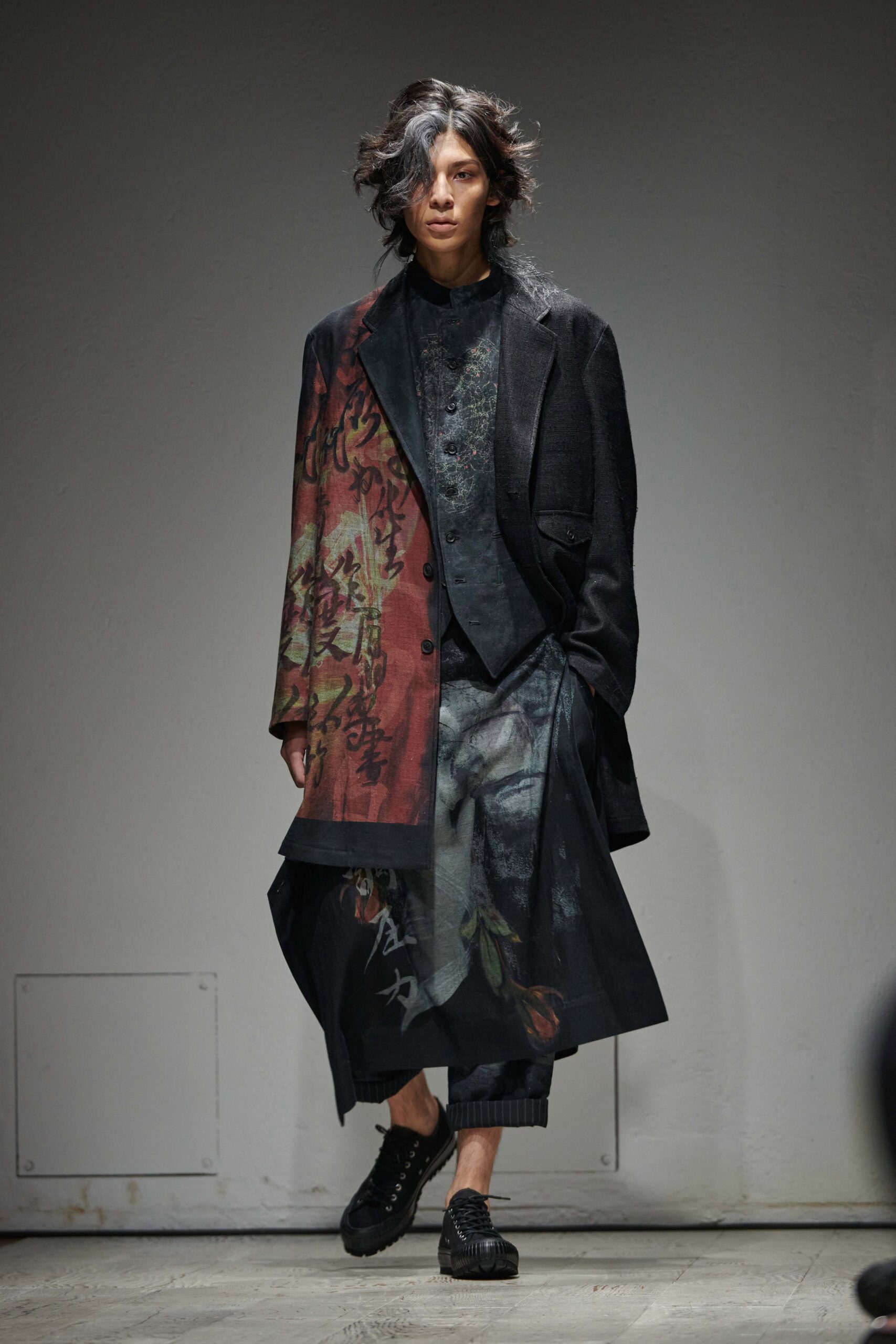 Yohji Yamamoto S/S 23 Menswear Look 34