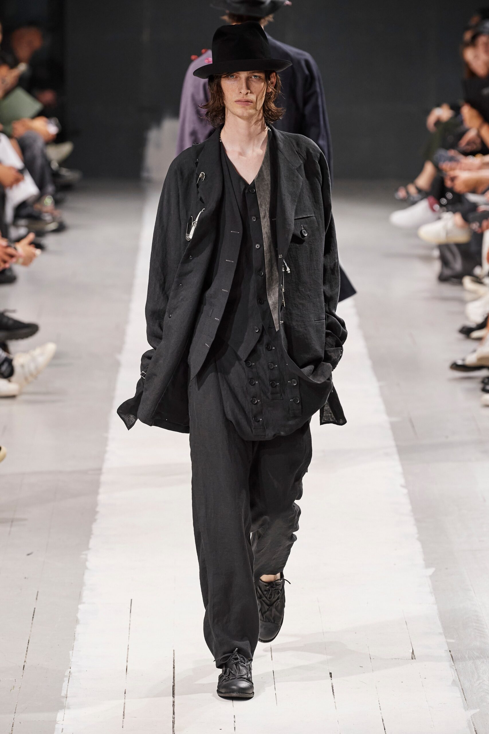 Yohji Yamamoto S/S 24 Menswear Look 34
