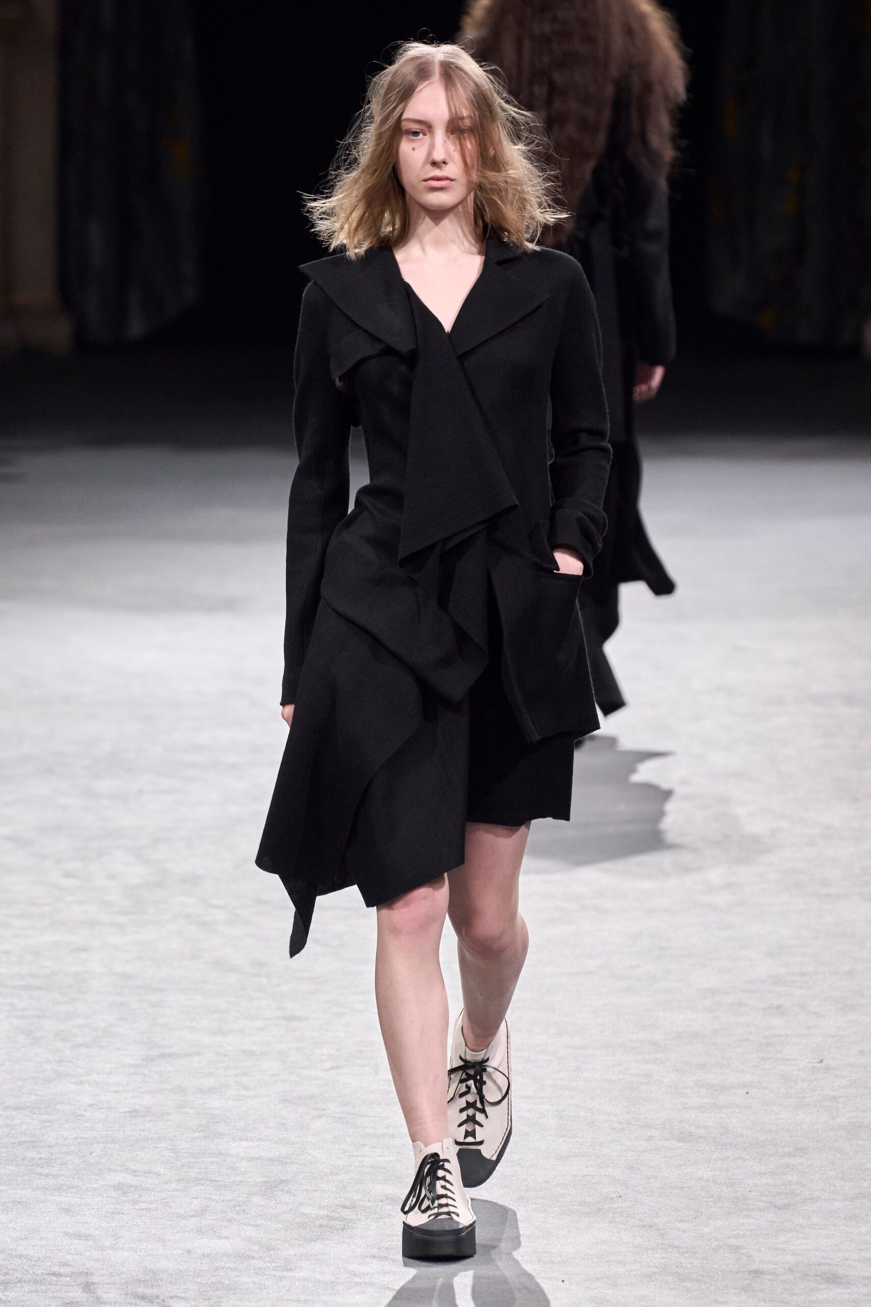 Yohji Yamamoto F/W 23 Look 35