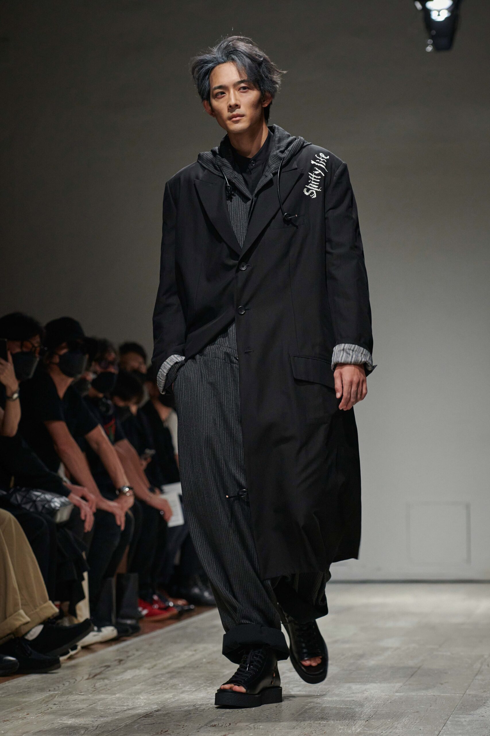 Yohji Yamamoto S/S 23 Menswear Look 35