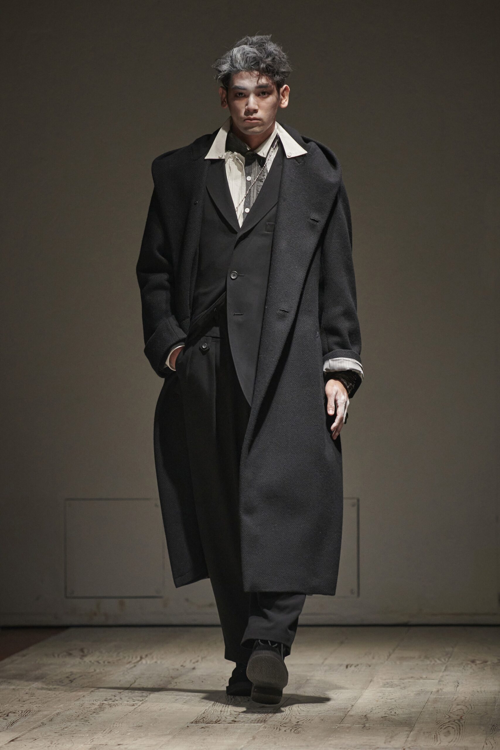 Yohji Yamamoto F/W 22 Menswear Look 36