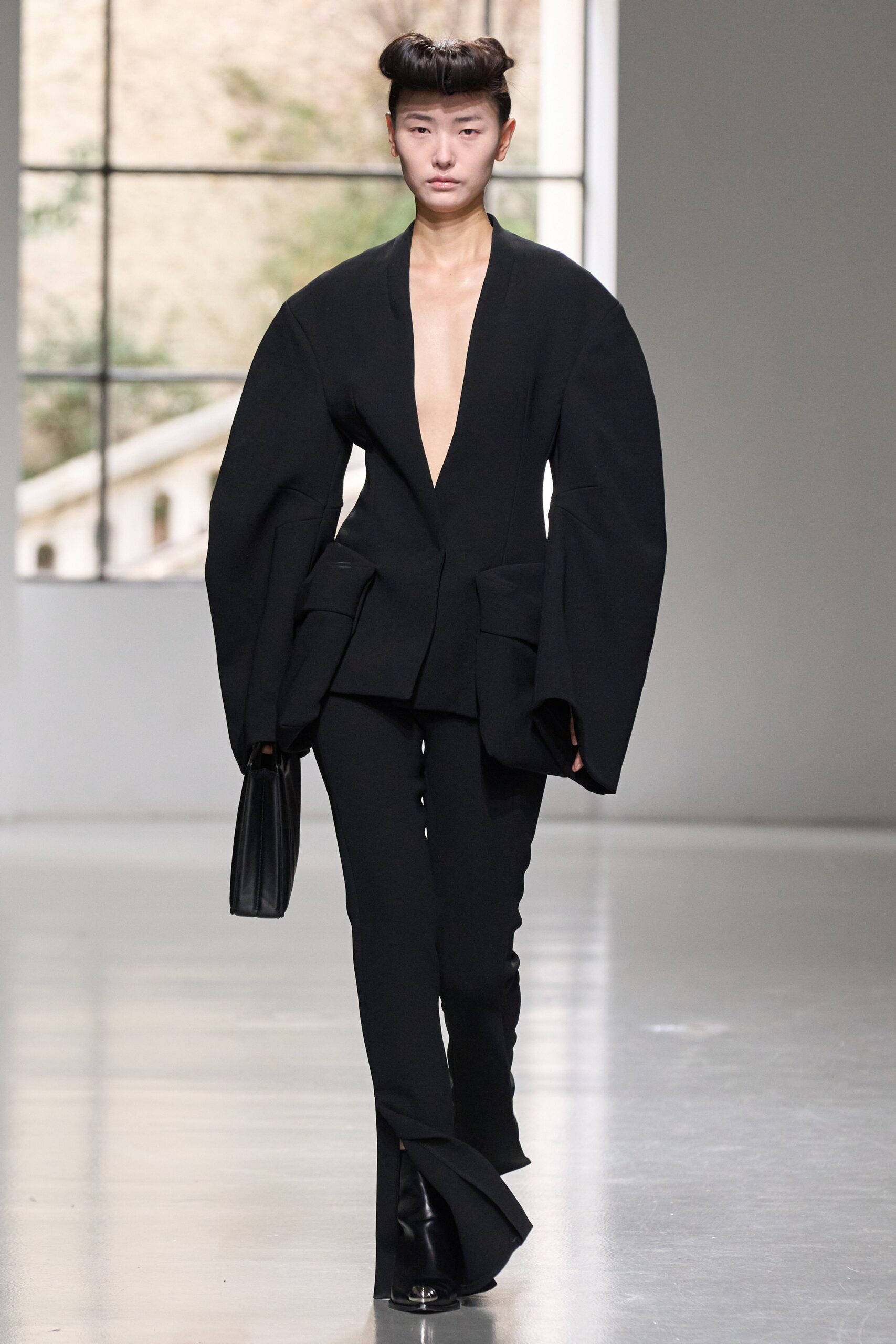 A.W.A.K.E. MODE F/W 23 Look 562
