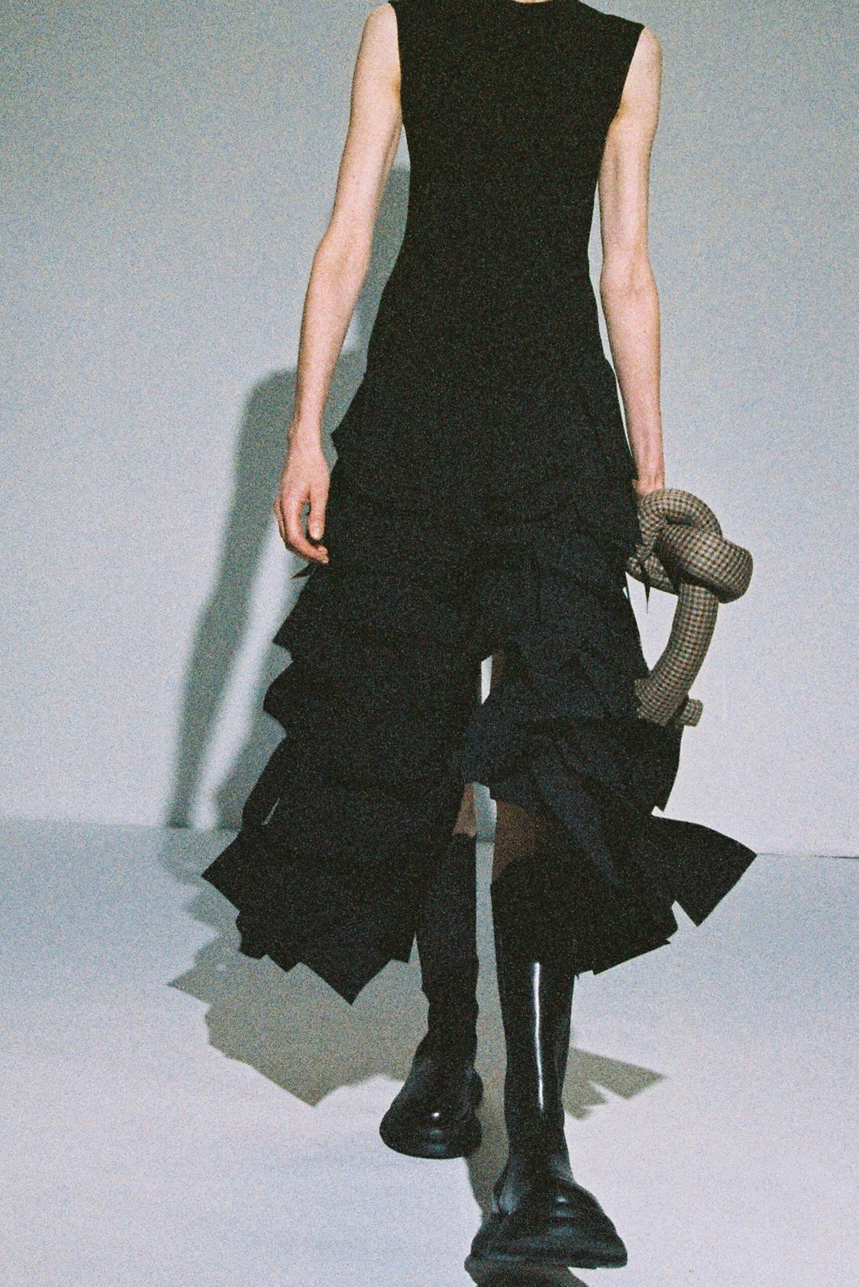 A.W.A.K.E. MODE Resort 23 Look 629