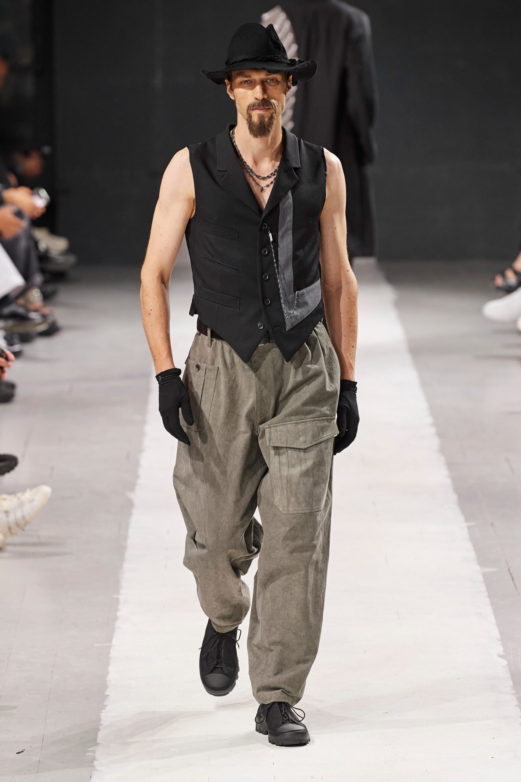 Yohji Yamamoto S/S 24 Menswear Look 36