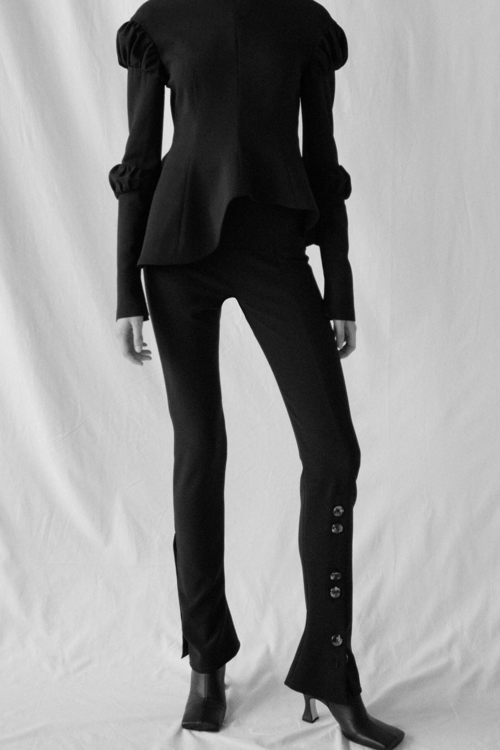 A.W.A.K.E. MODE Resort 20 Look 405