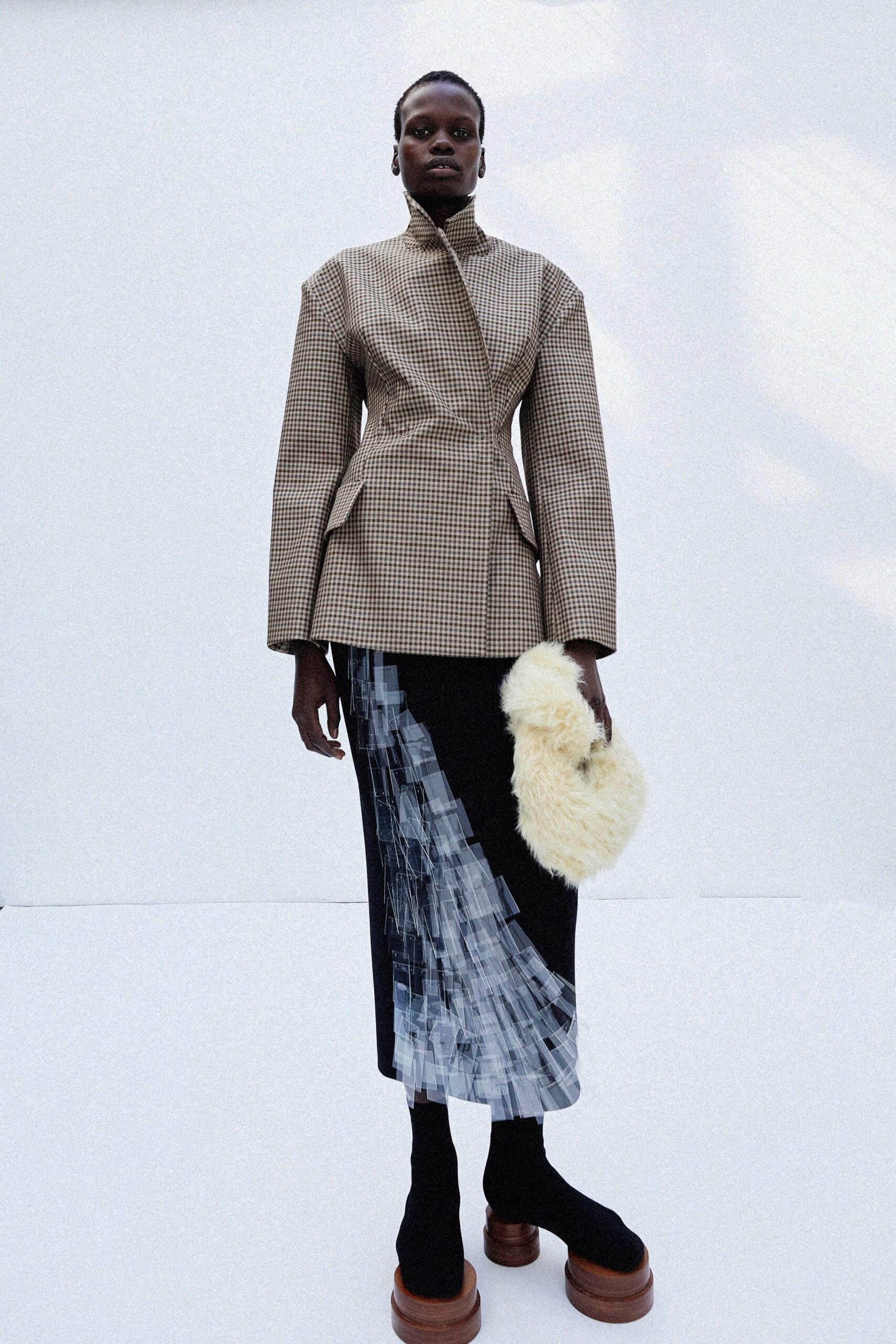 A.W.A.K.E. MODE Resort 23 Look 654
