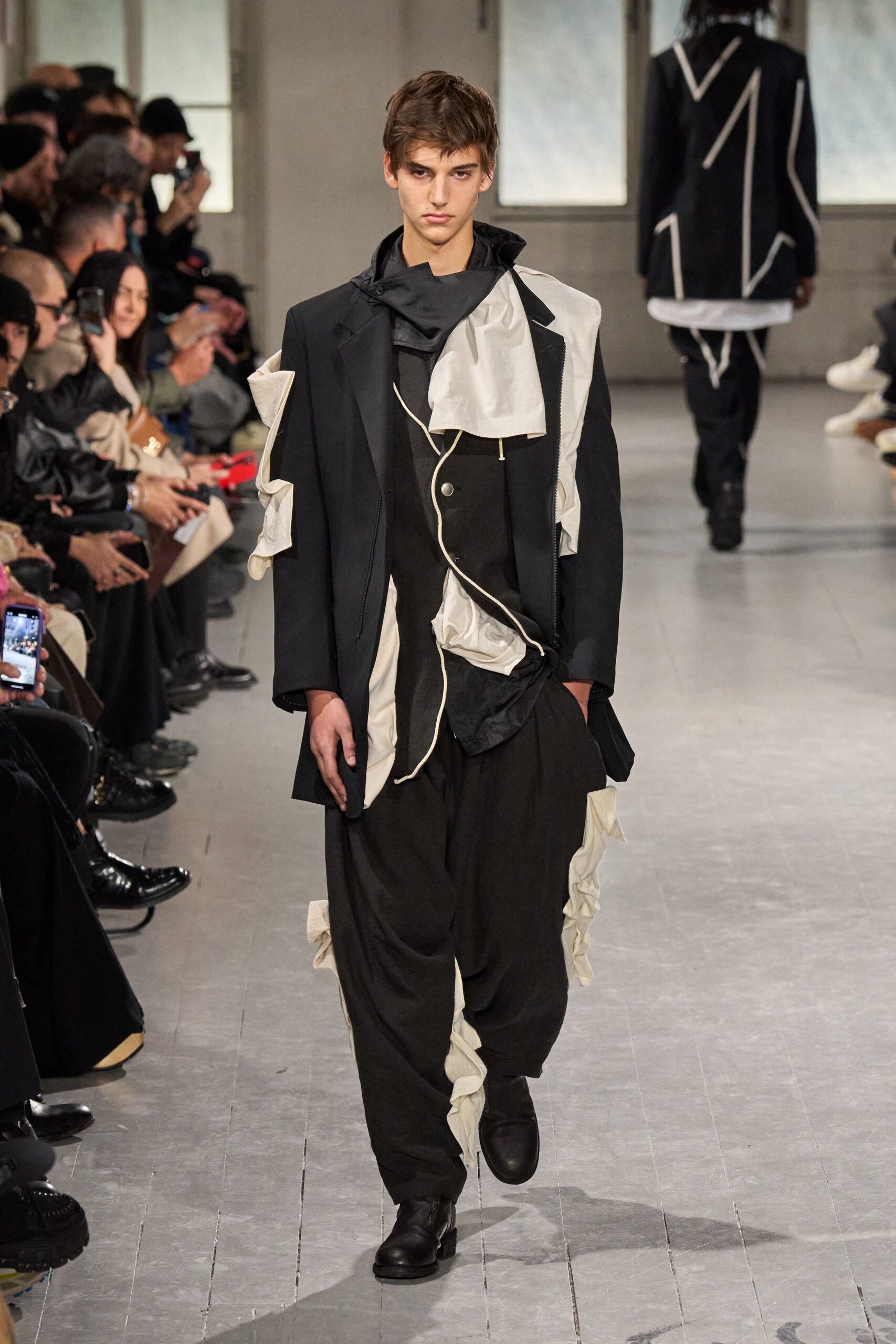 Yohji Yamamoto F/W 23 Menswear Look 37