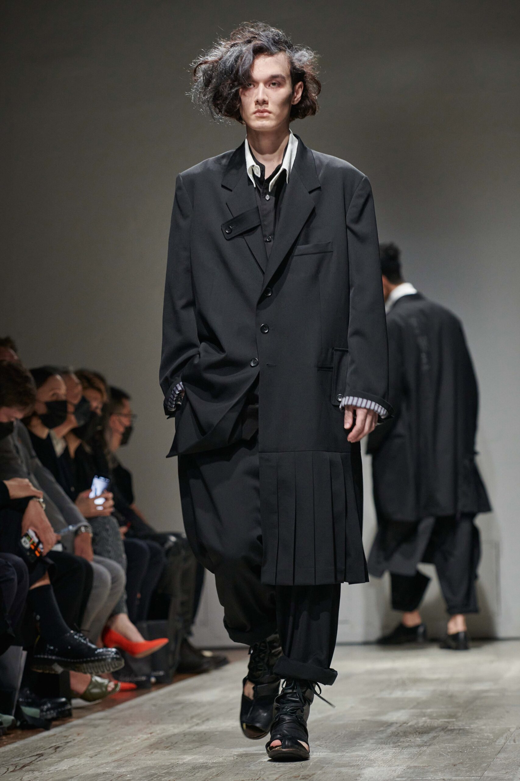 Yohji Yamamoto S/S 23 Menswear Look 37