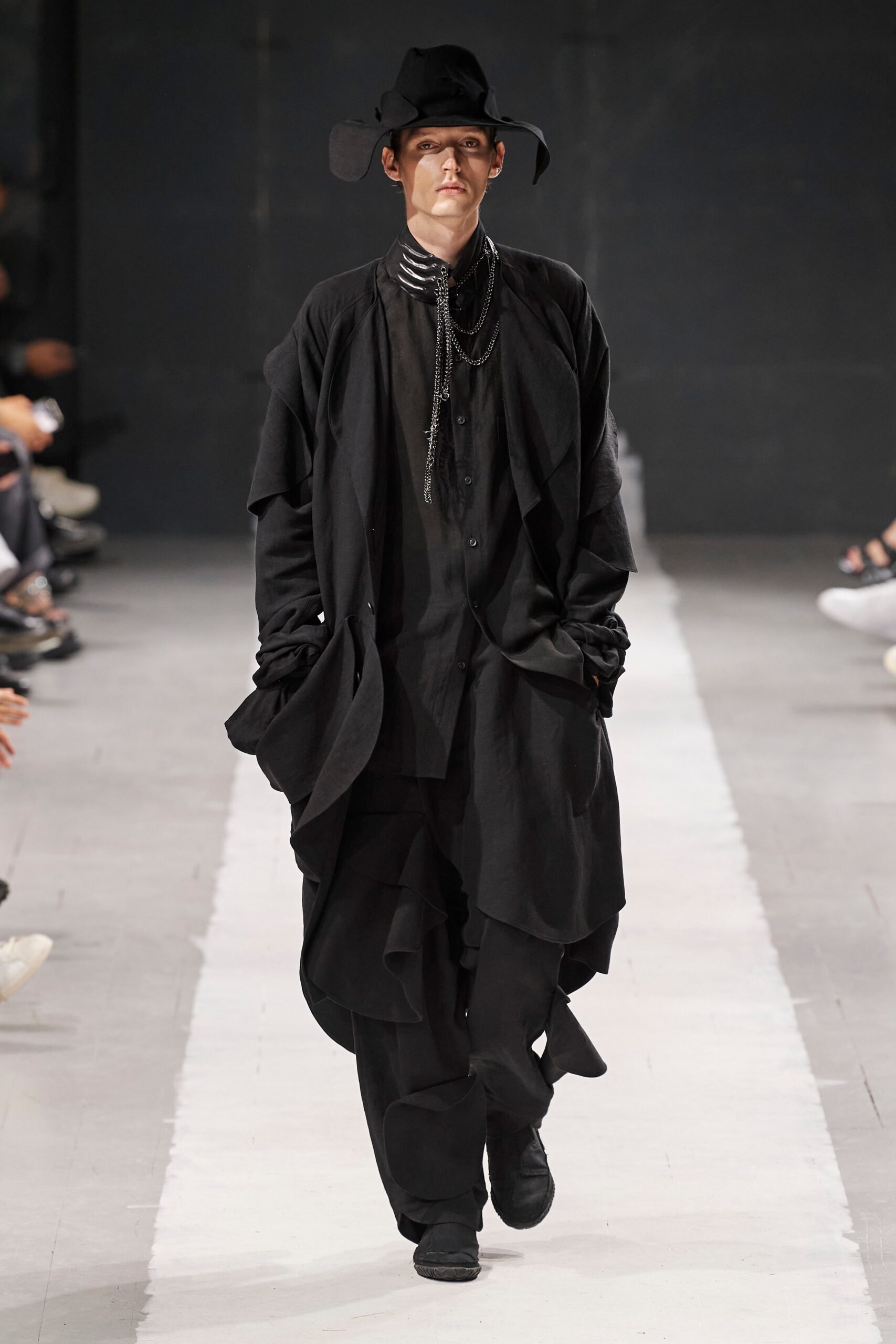 Yohji Yamamoto S/S 24 Menswear Look 37
