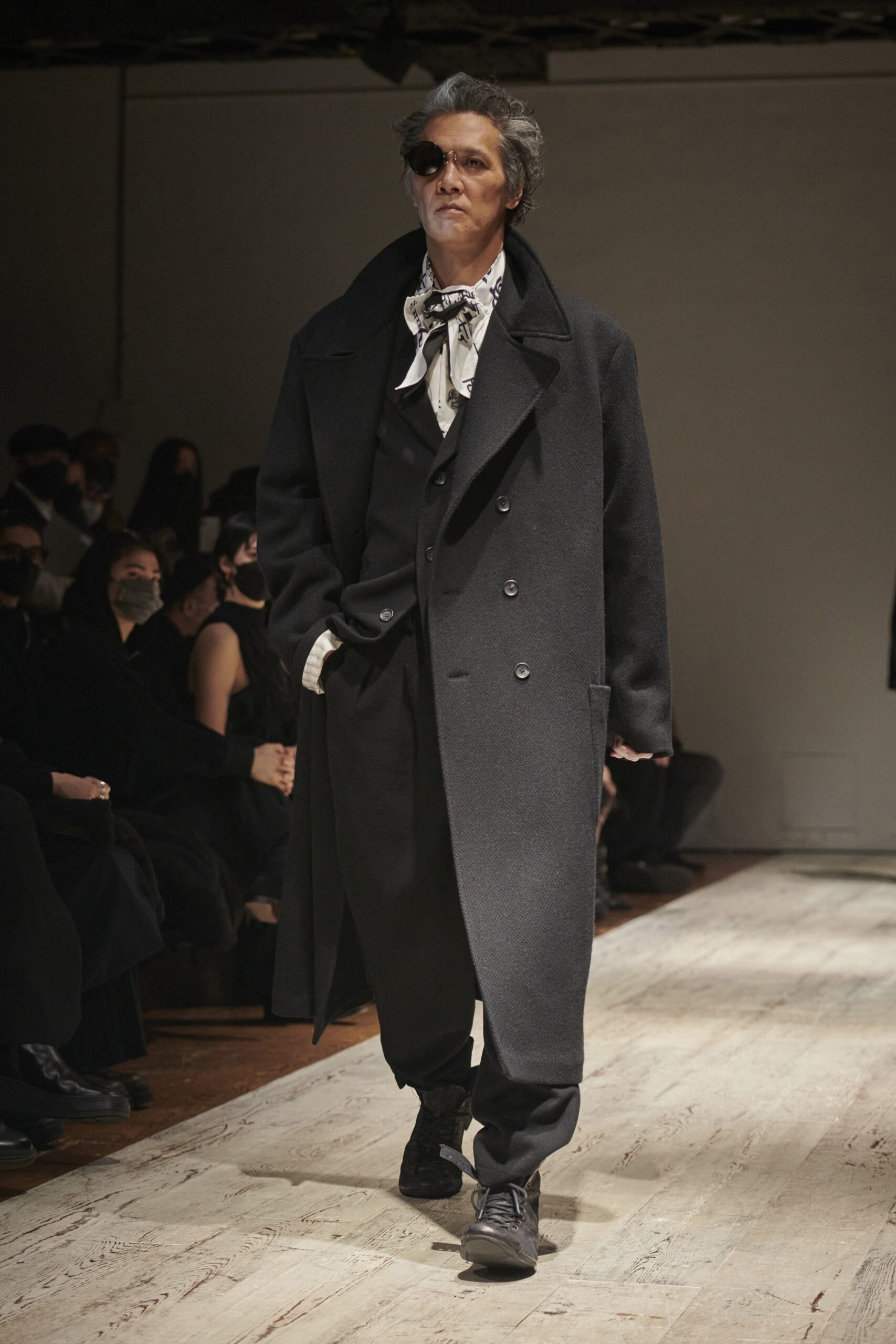 Yohji Yamamoto F/W 22 Menswear Look 38