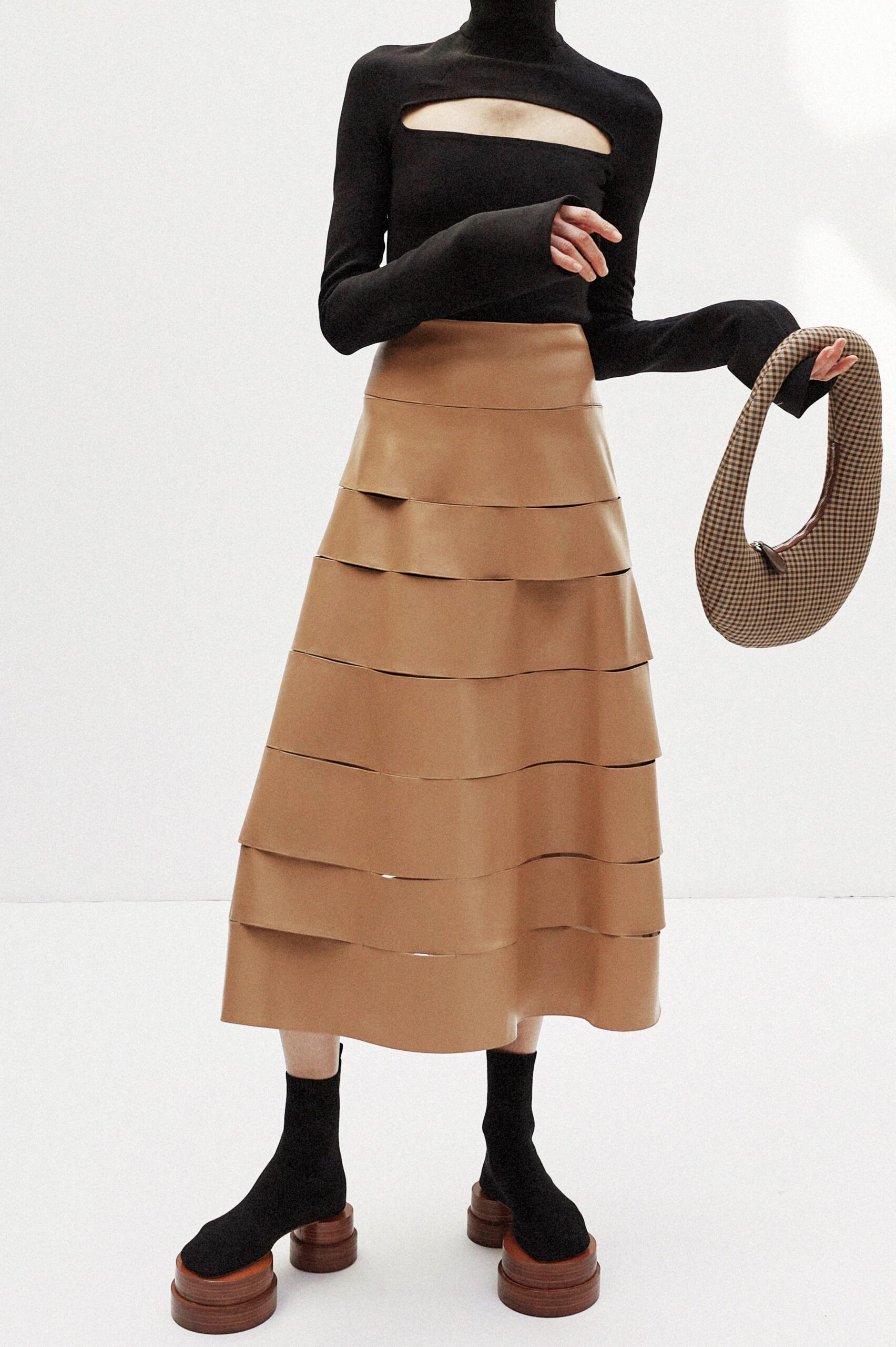 A.W.A.K.E. MODE Resort 23 Look 677