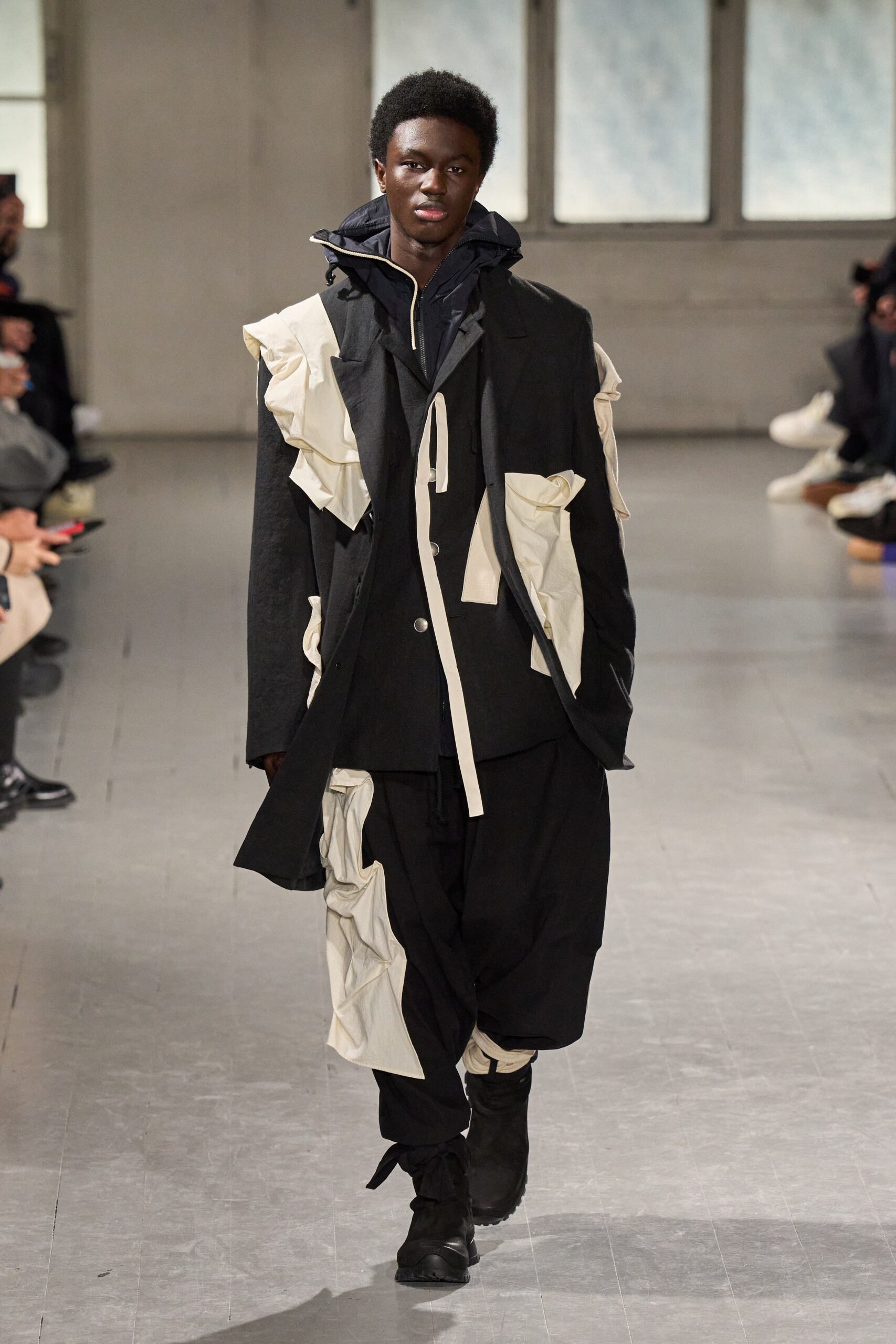 Yohji Yamamoto F/W 23 Menswear Look 38