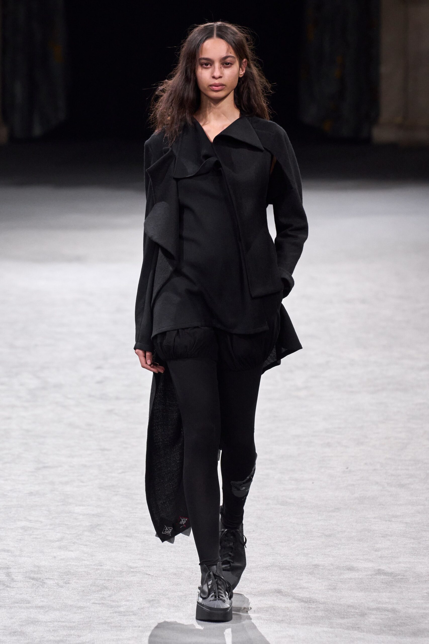 Yohji Yamamoto F/W 23 Look 38