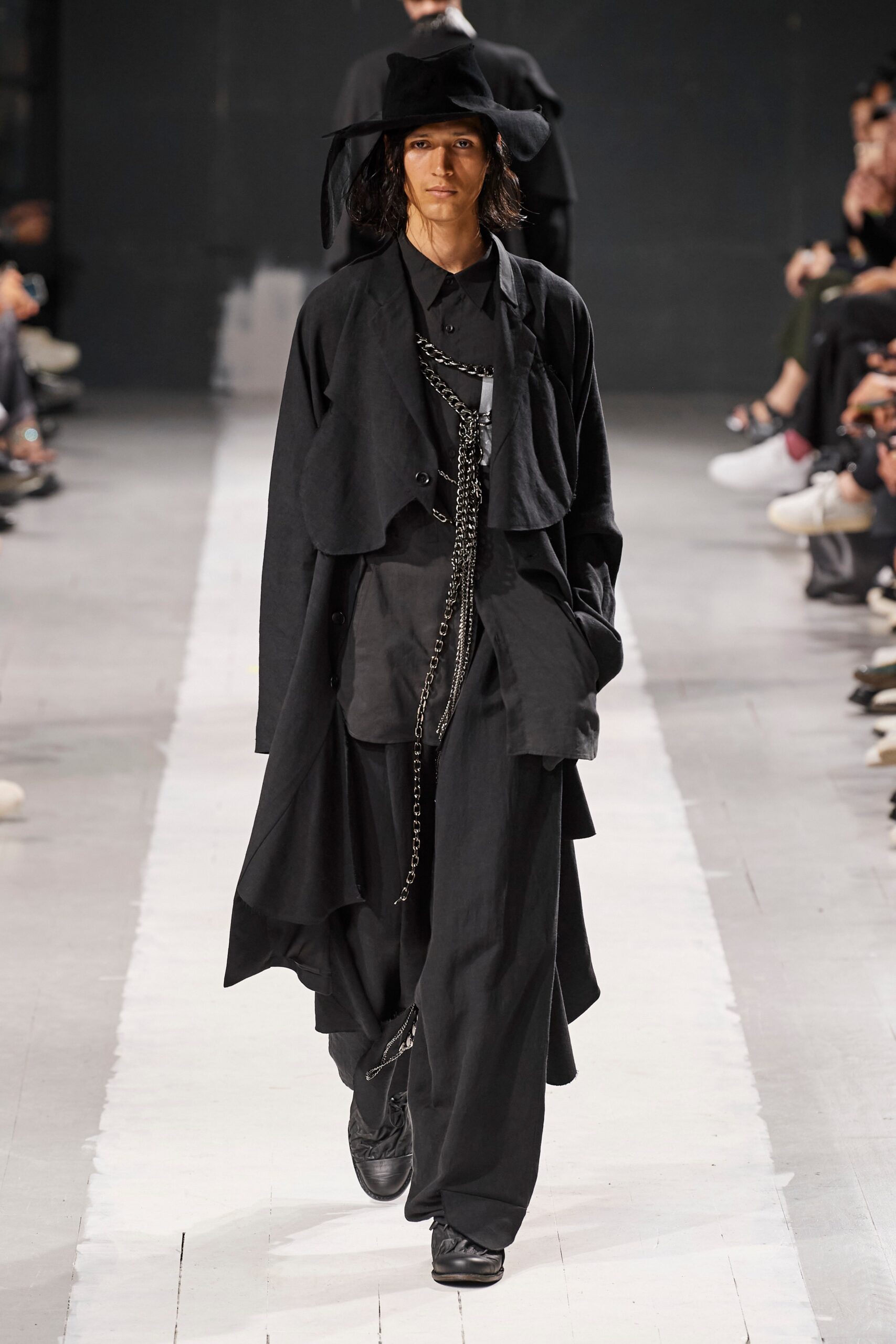 Yohji Yamamoto S/S 24 Menswear Look 38