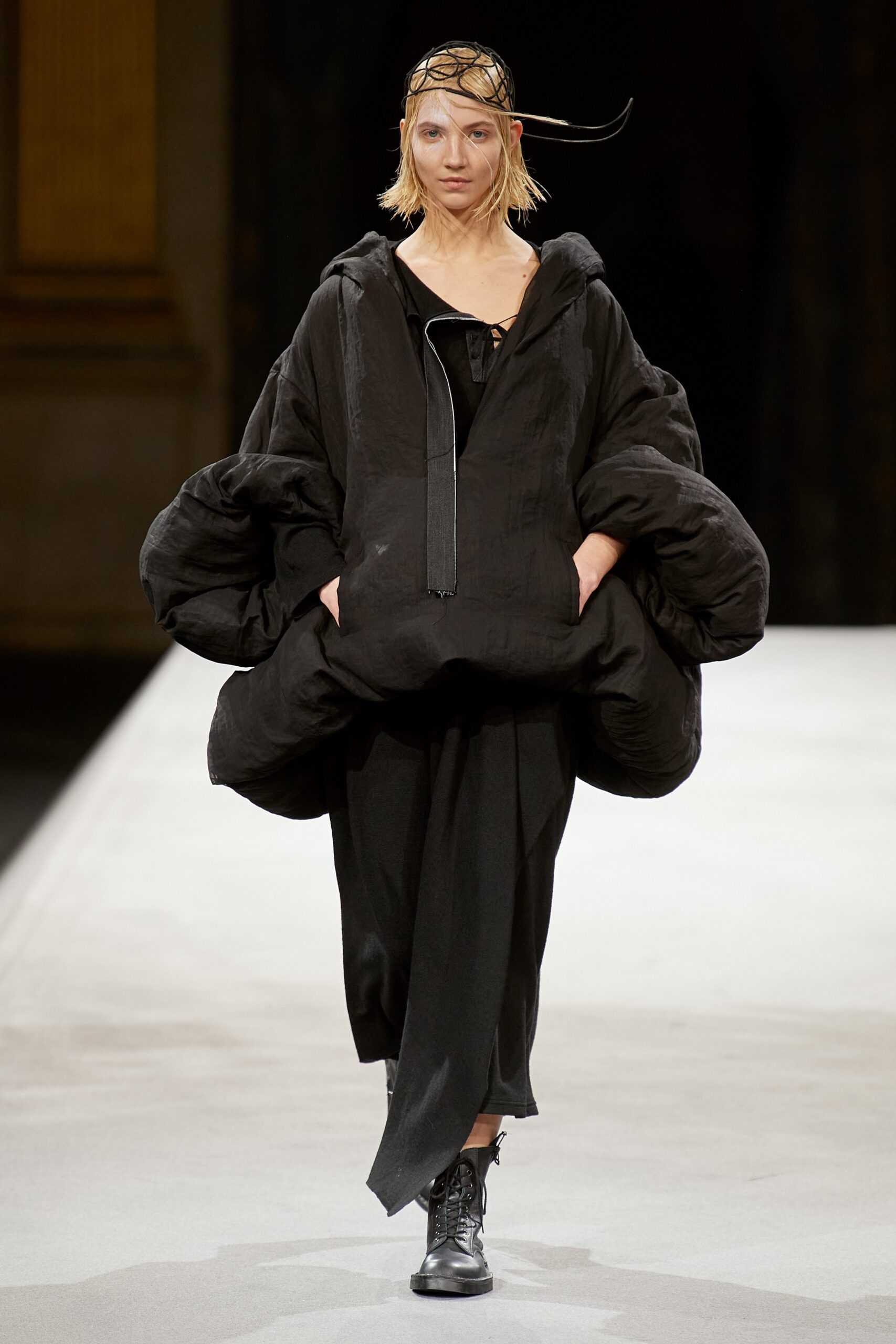 Yohji Yamamoto F/W 22 Look 39