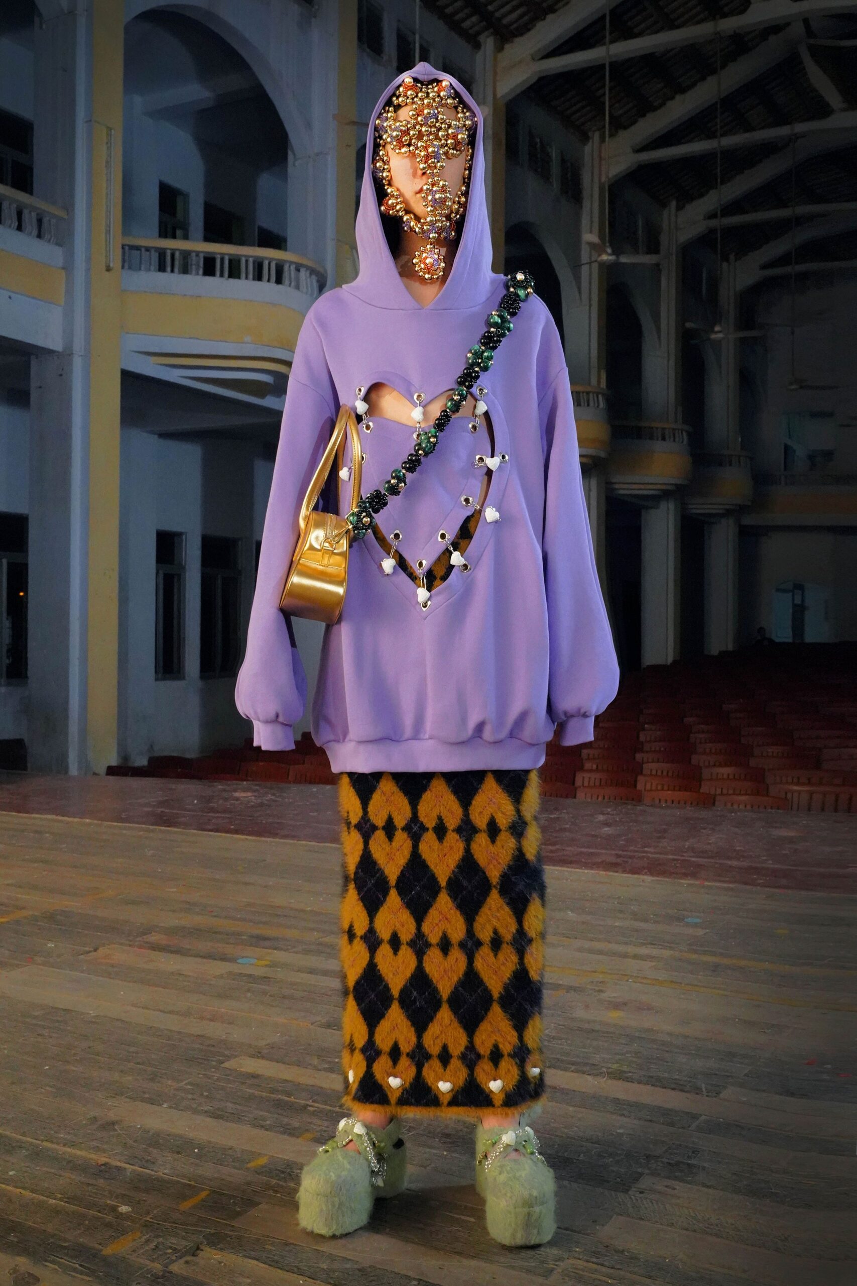 Yueqi Qi Shanghai F/W 22 Look 39