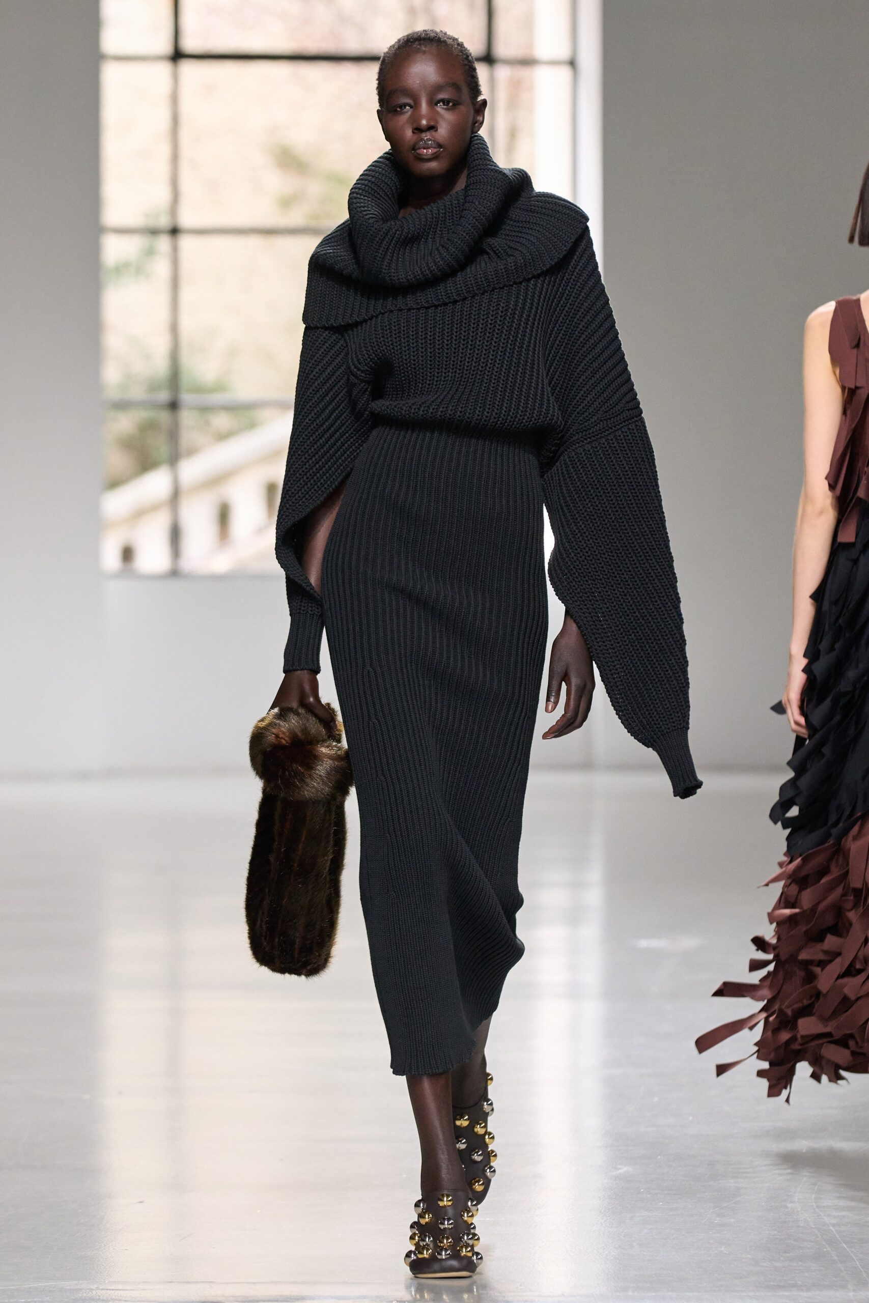 A.W.A.K.E. MODE F/W 23 Look 636
