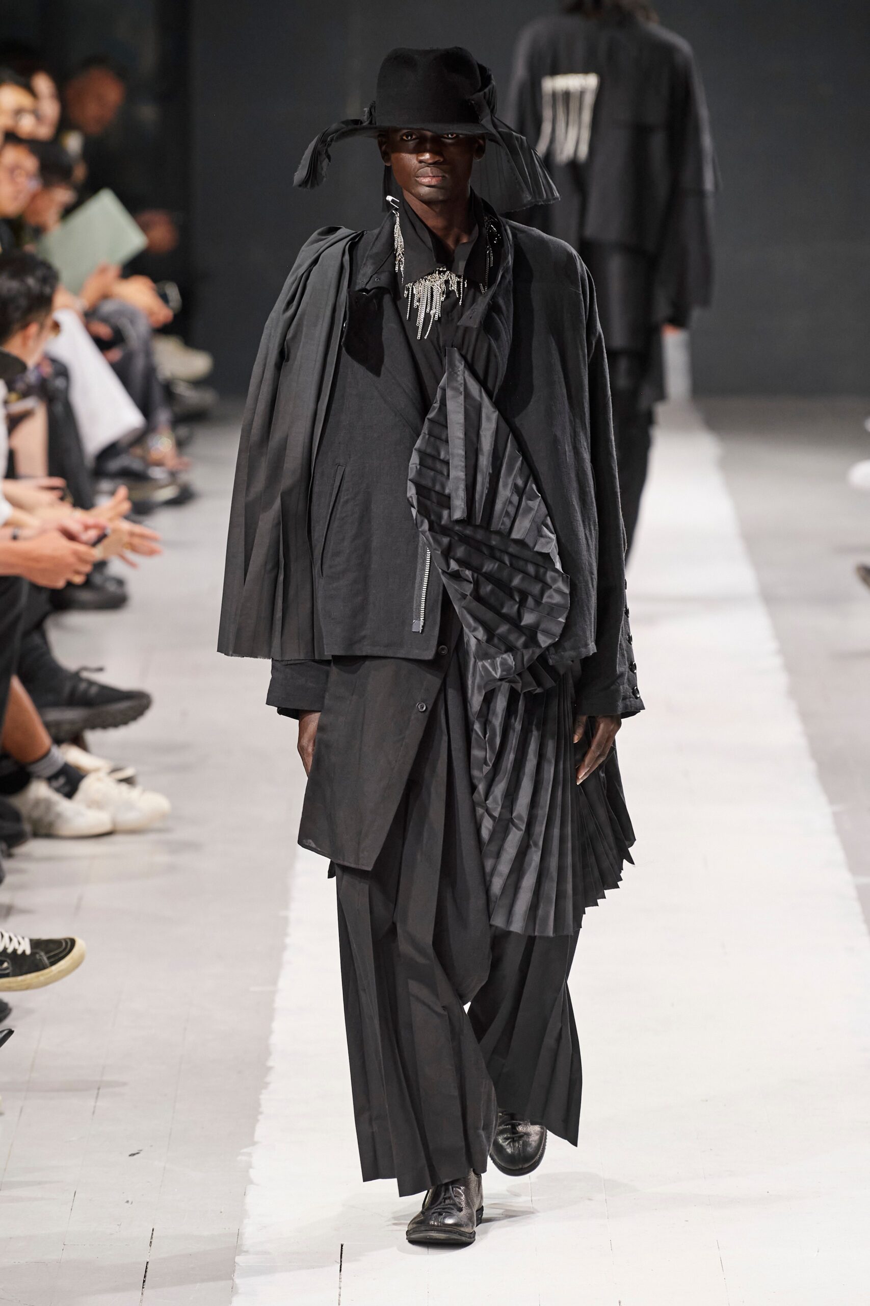 Yohji Yamamoto S/S 24 Menswear Look 40
