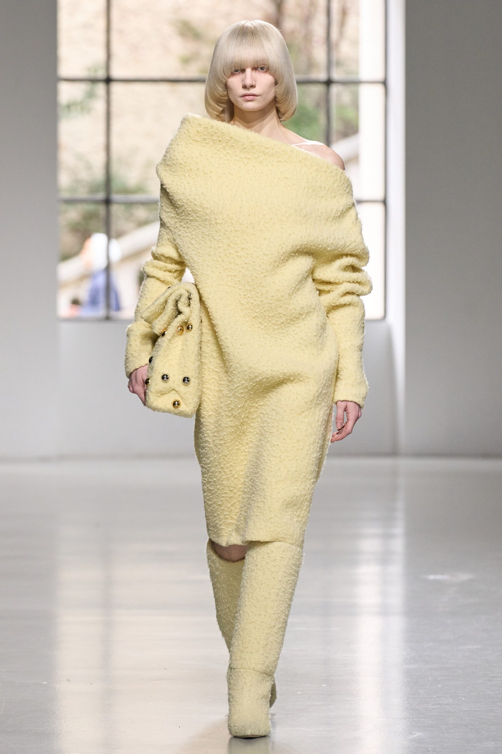 A.W.A.K.E. MODE F/W 23 Look 657