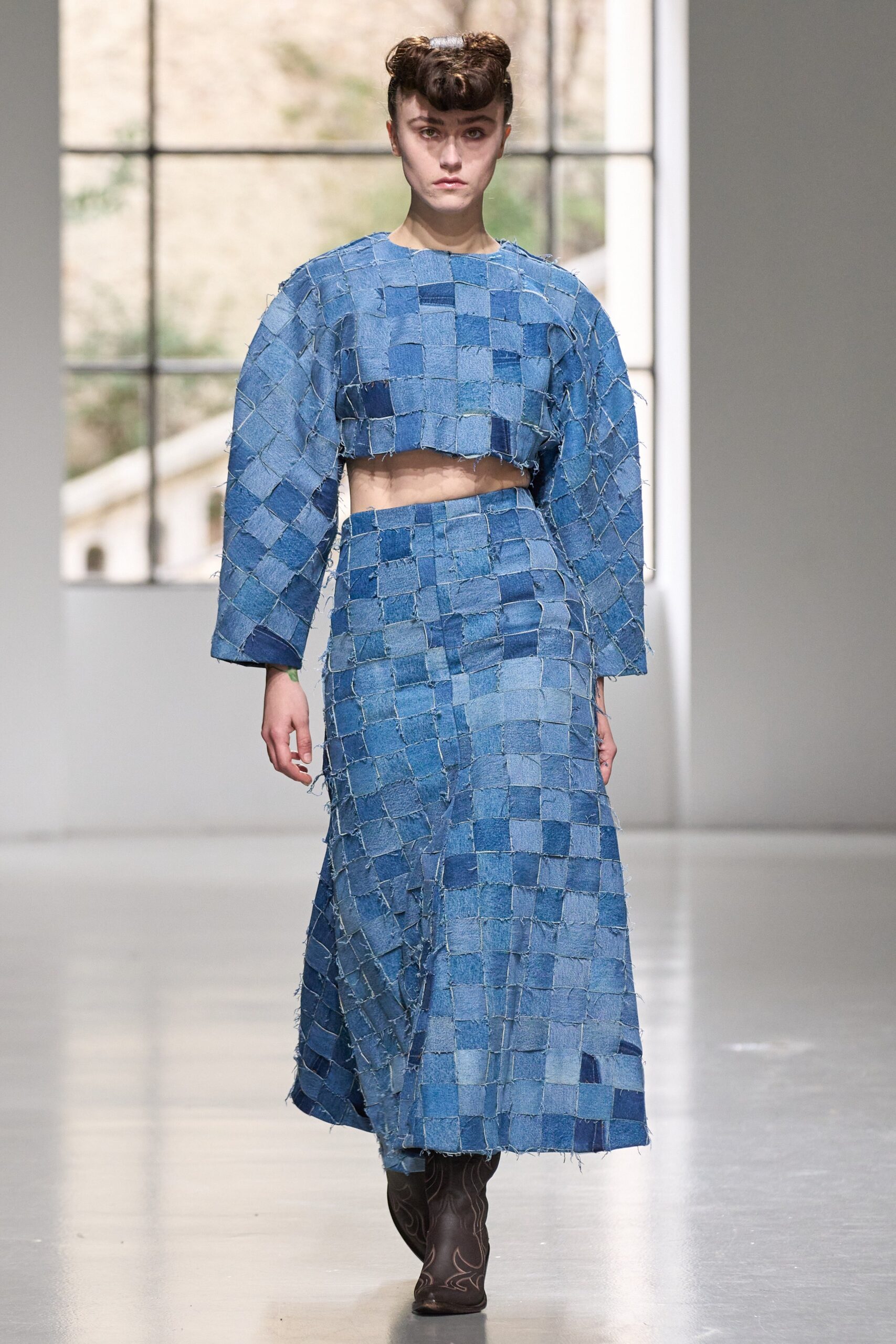 A.W.A.K.E. MODE F/W 23 Look 661