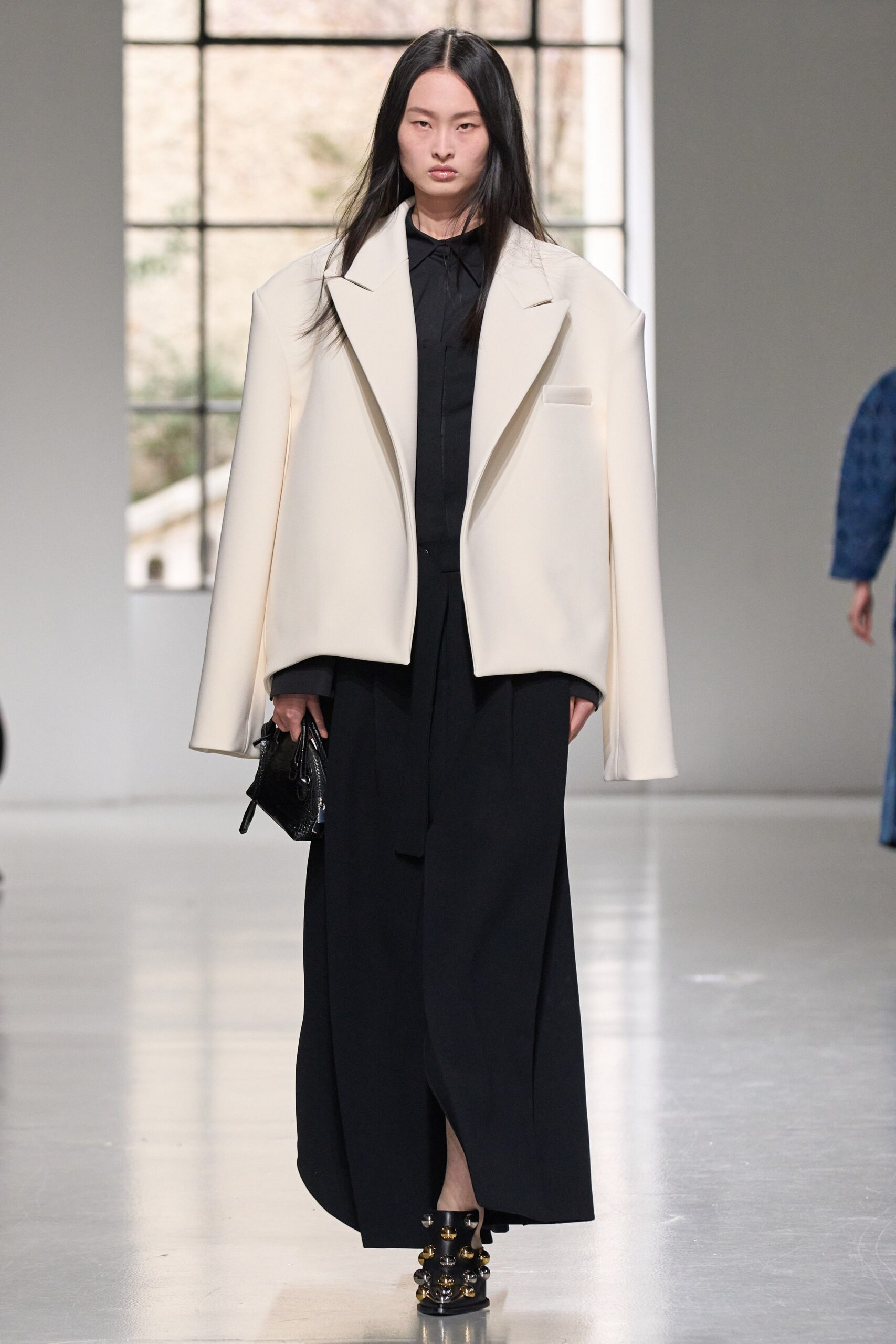 A.W.A.K.E. MODE F/W 23 Look 686