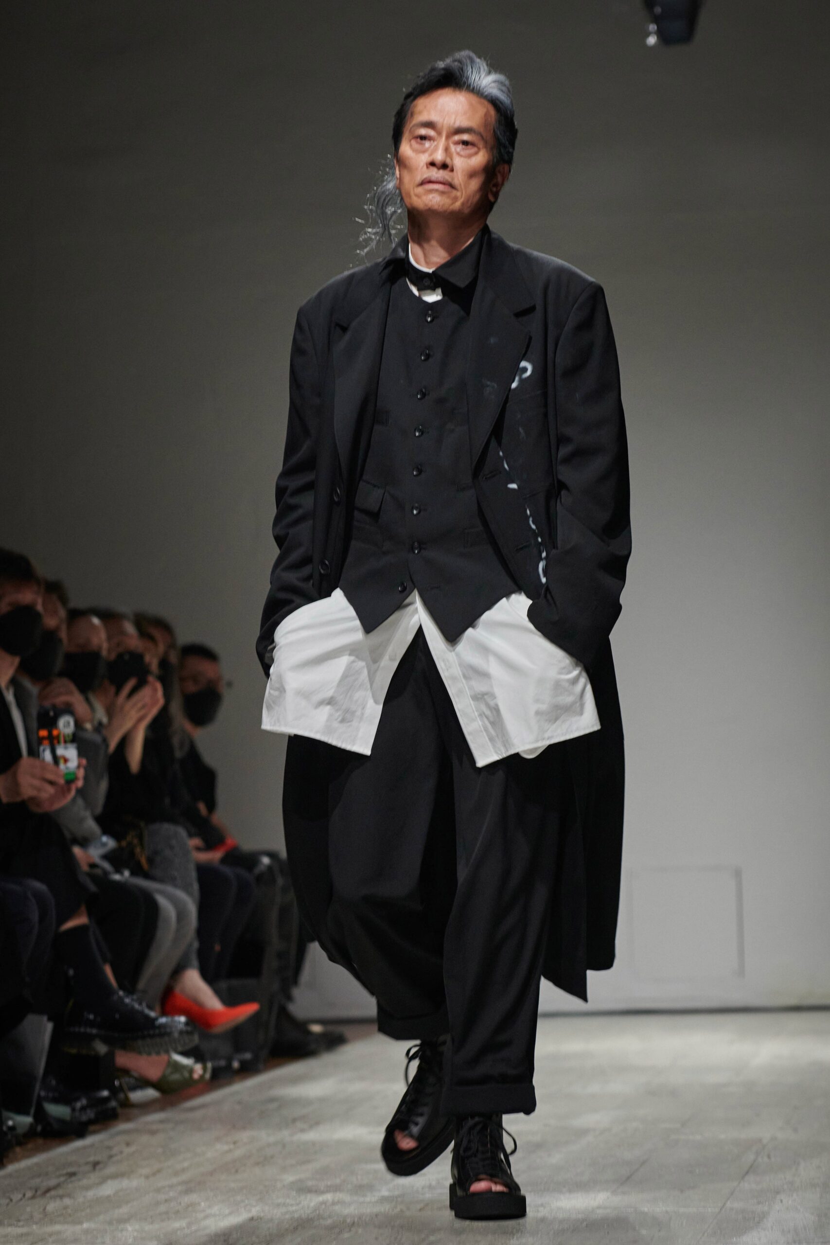 Yohji Yamamoto S/S 23 Menswear Look 43
