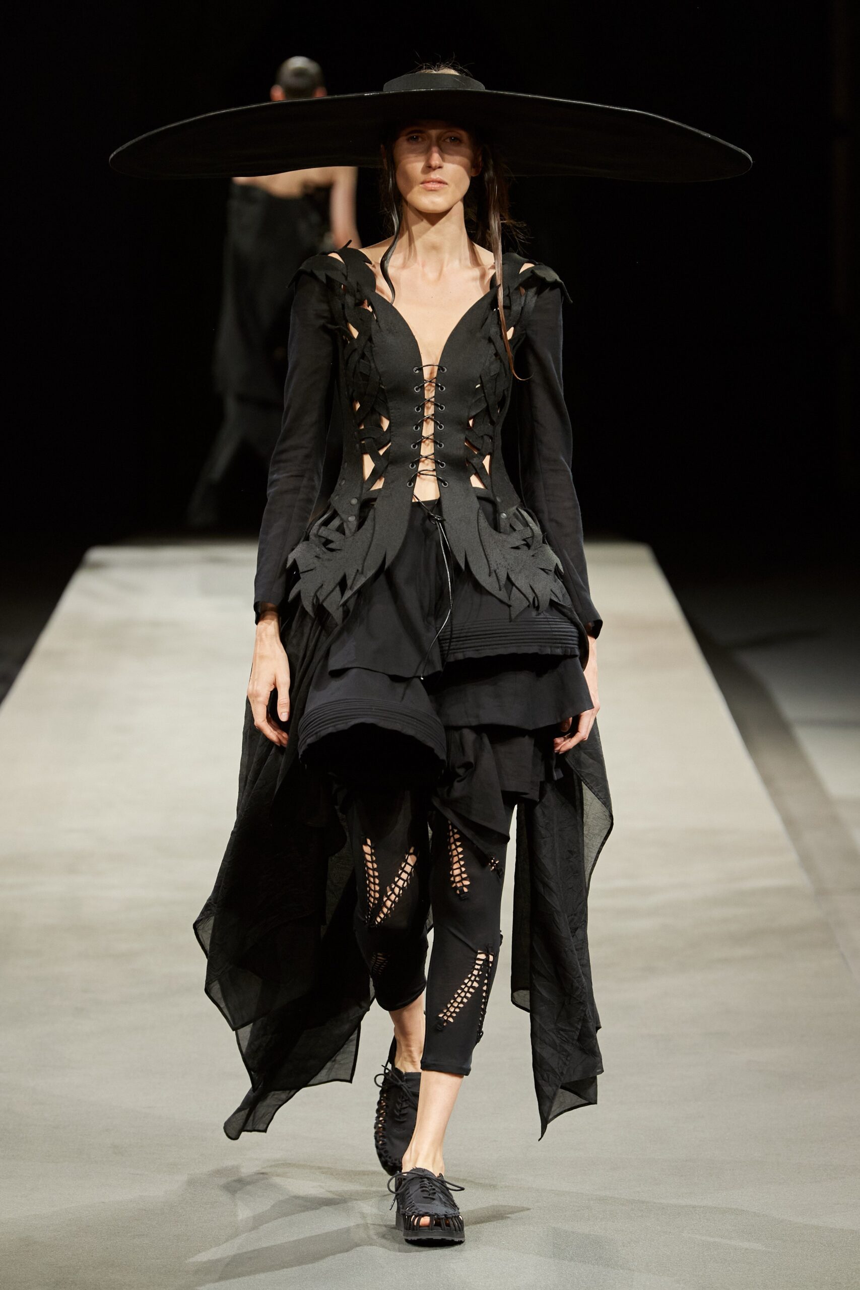 Yohji Yamamoto S/S 23 Look 43