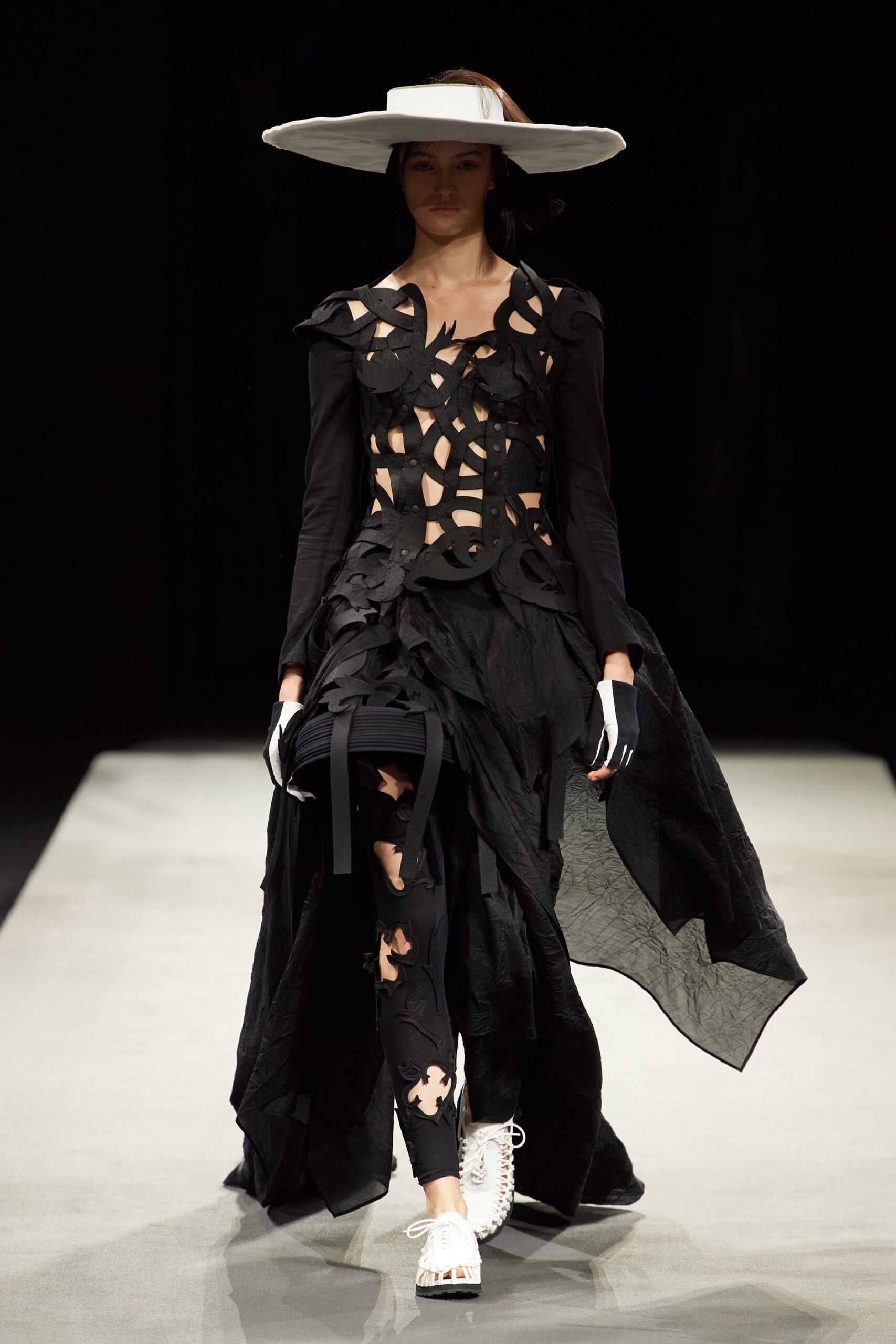 Yohji Yamamoto S/S 23 Look 45