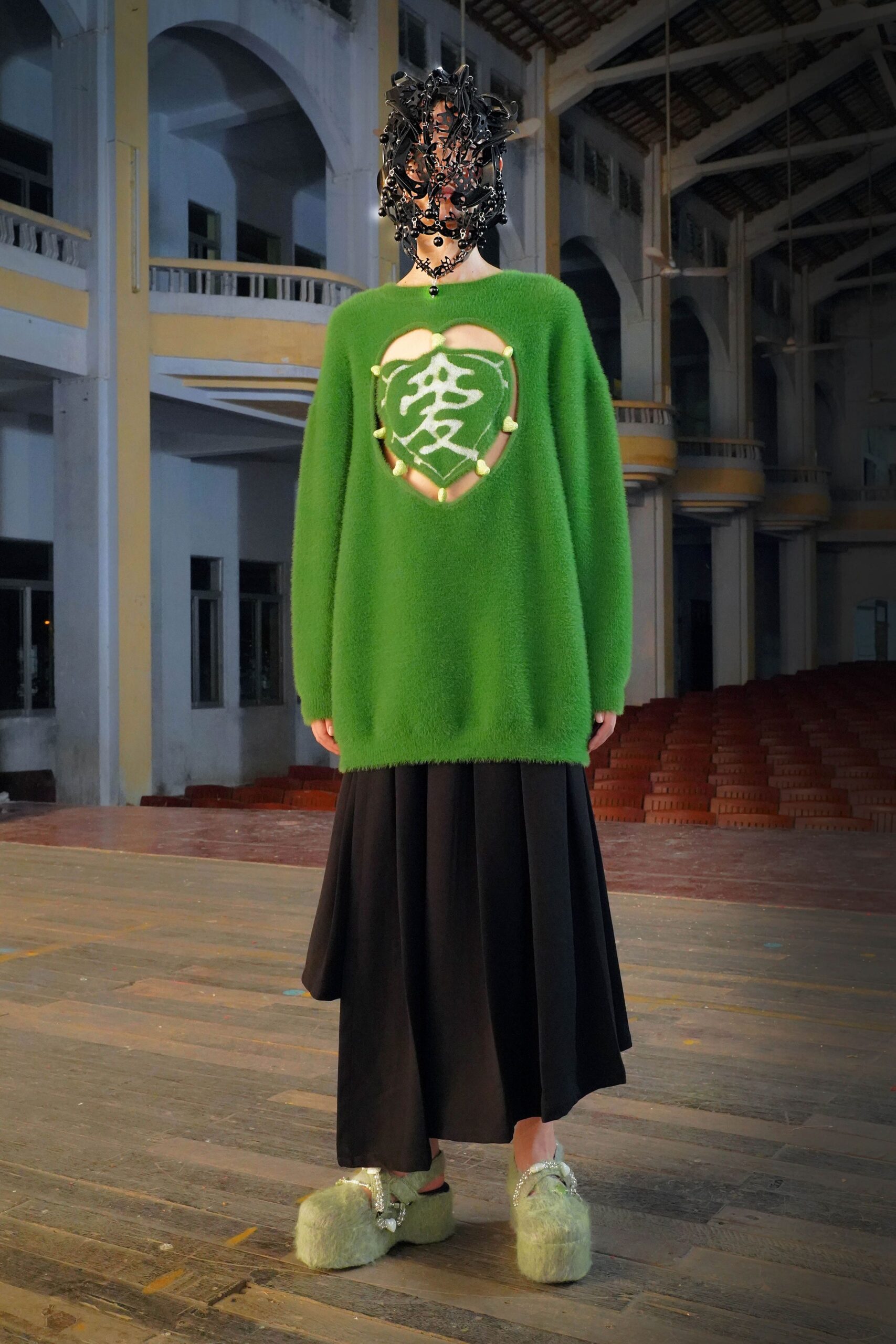 Yueqi Qi Shanghai F/W 22 Look 45