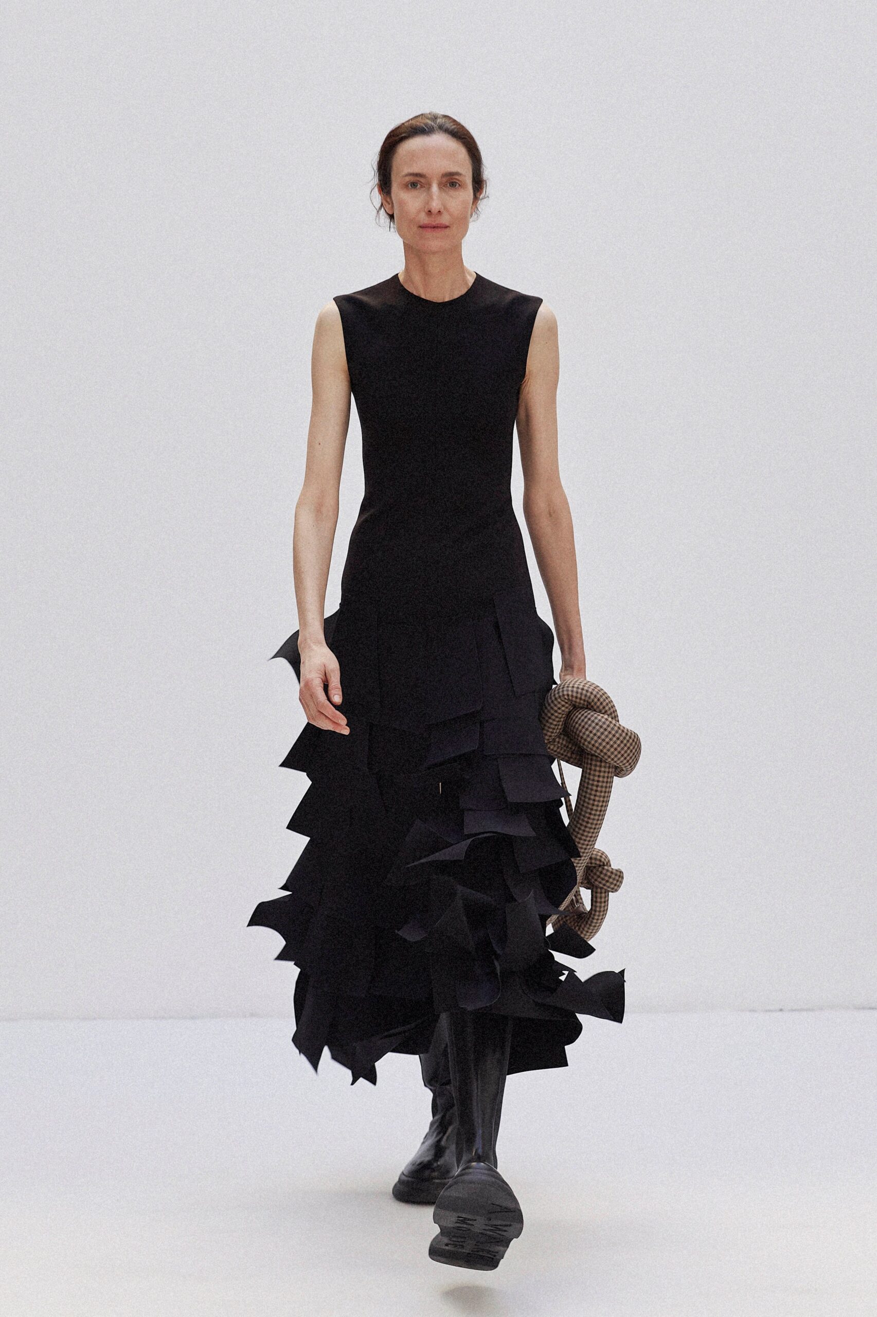 A.W.A.K.E. MODE Resort 23 Look 843