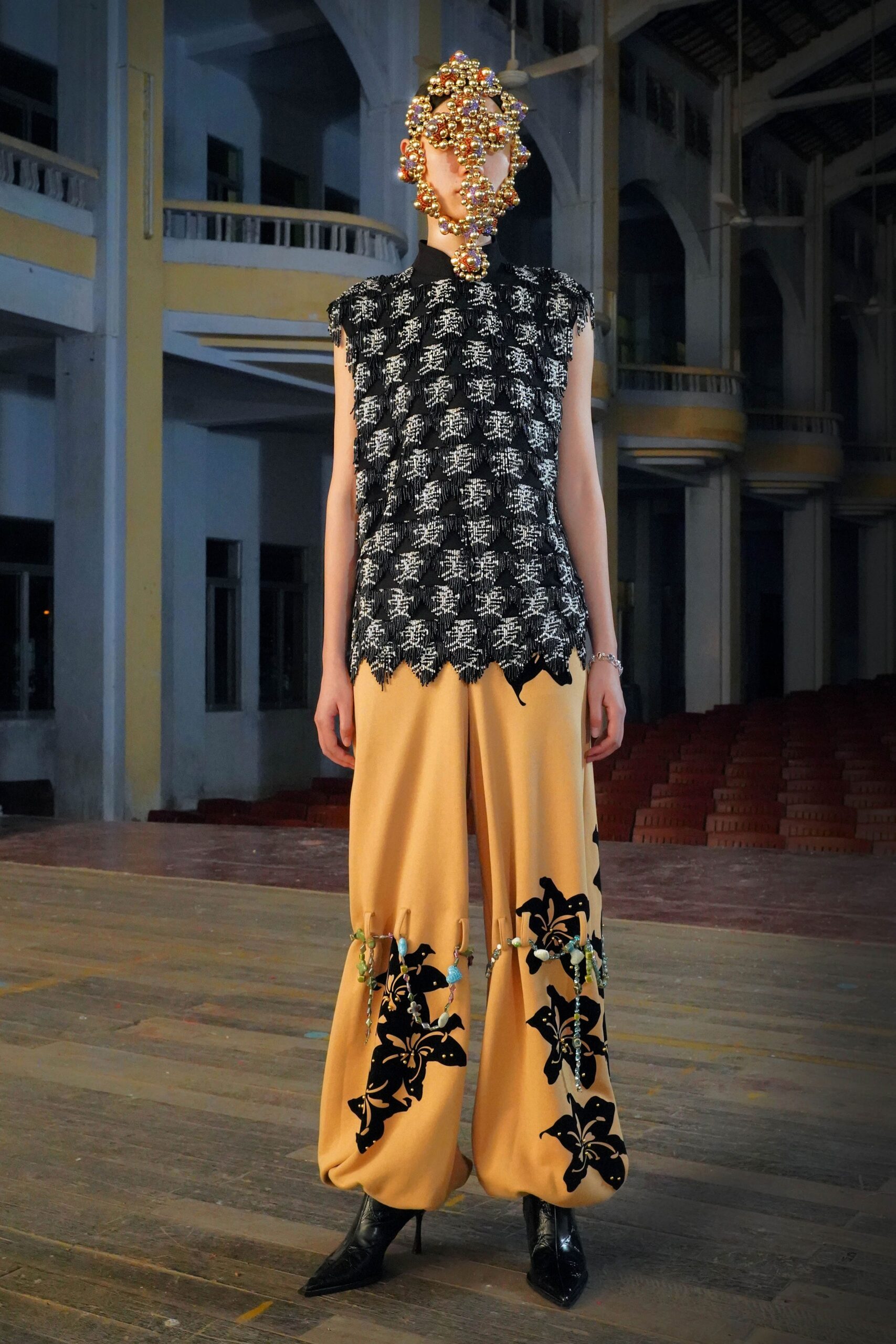 Yueqi Qi Shanghai F/W 22 Look 47
