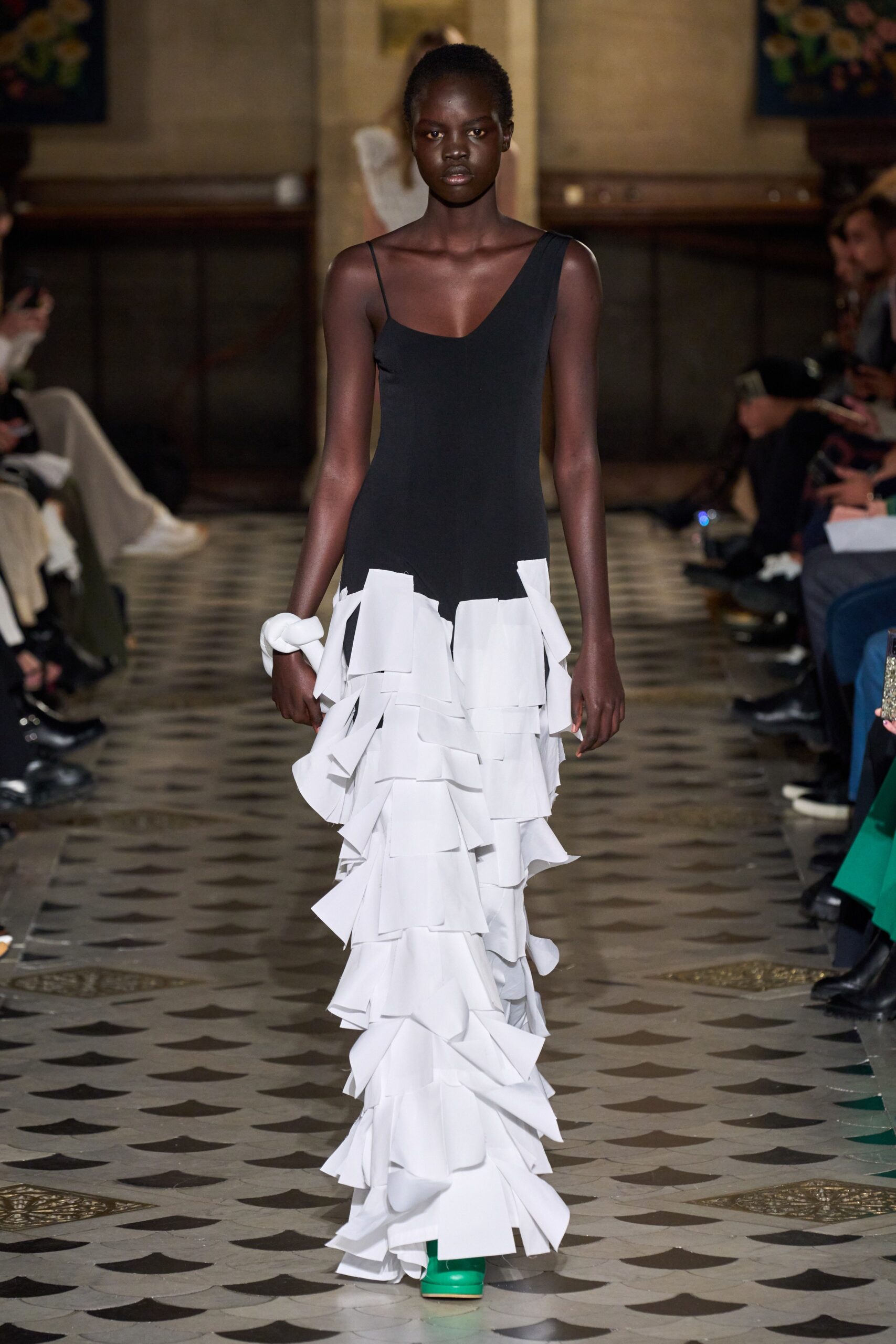 A.W.A.K.E. MODE S/S 23 Look 857