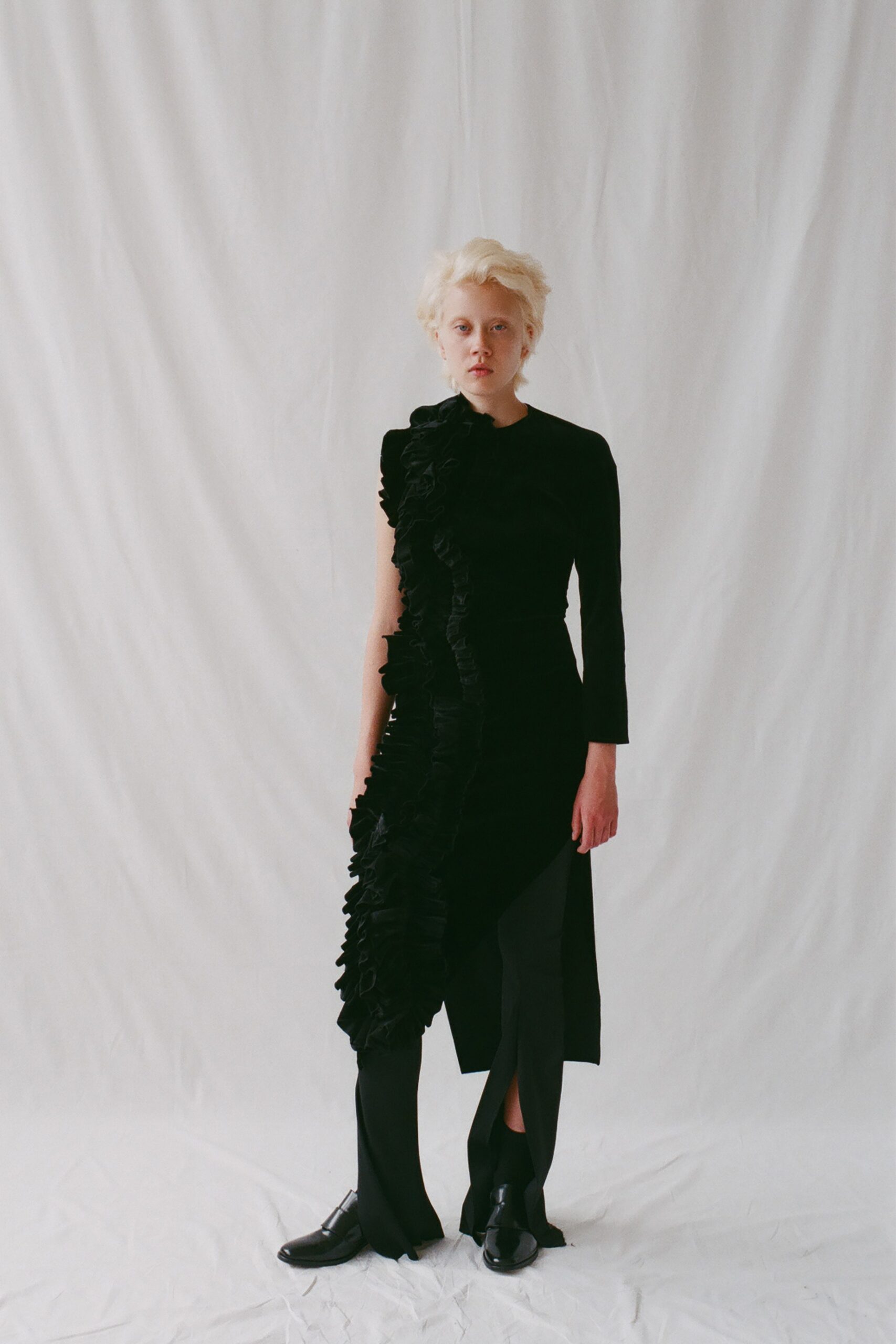 A.W.A.K.E. MODE Resort 19 Look 693
