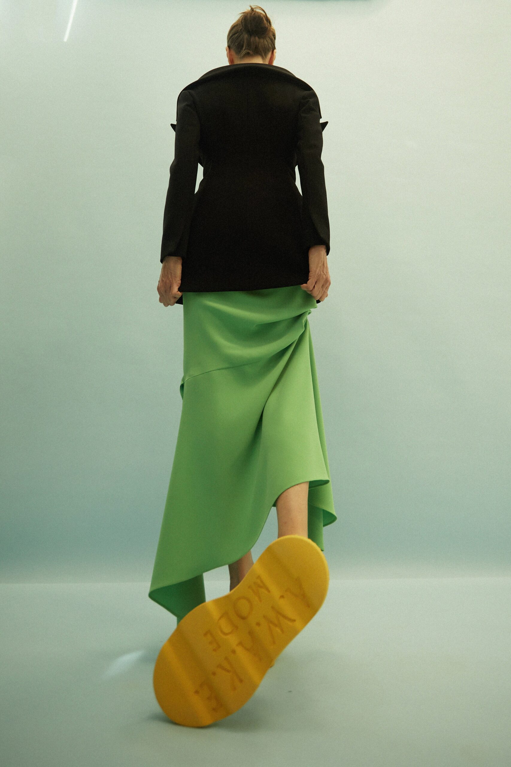 A.W.A.K.E. MODE S/S 22 Look 823