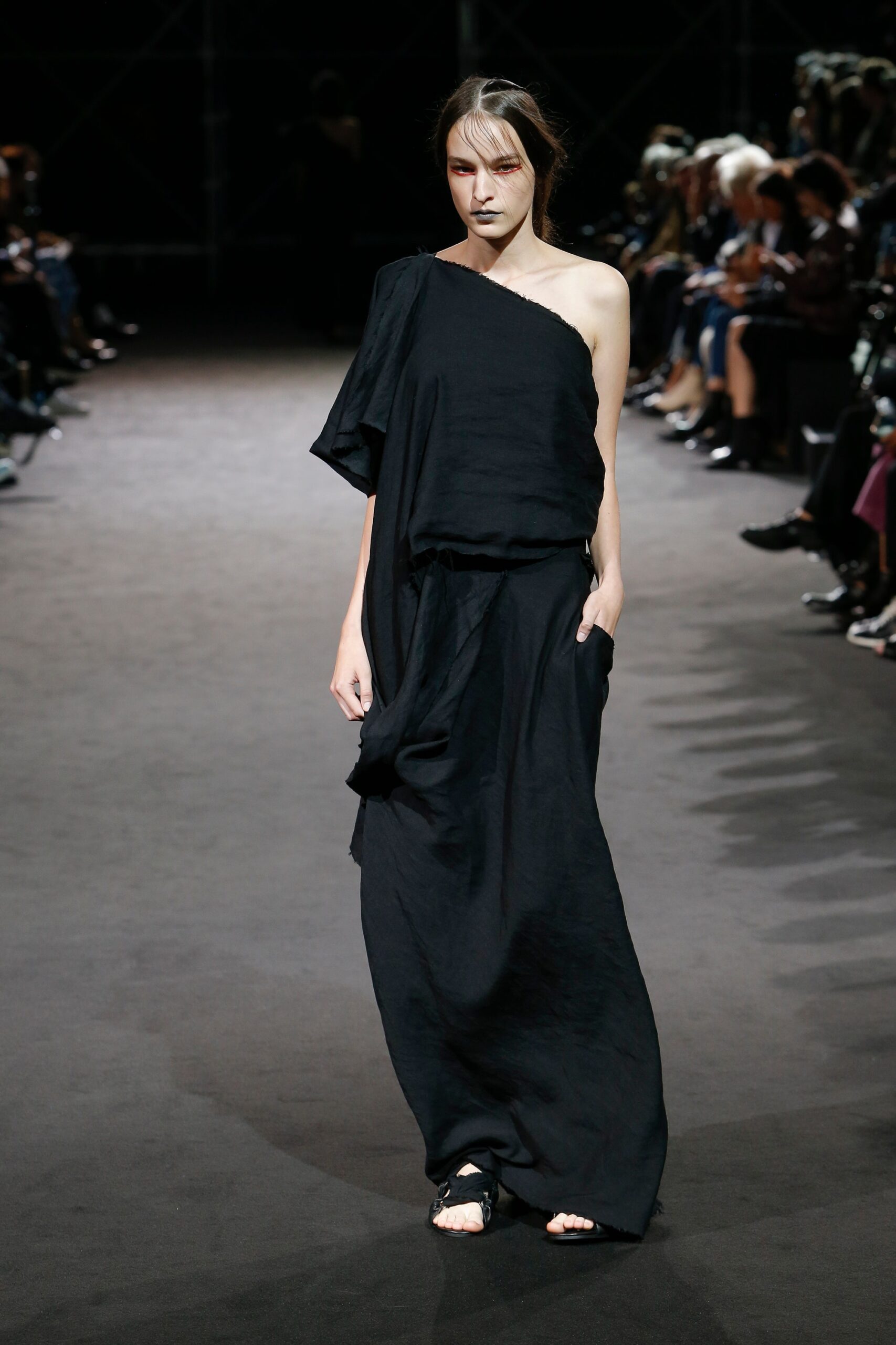 Yohji Yamamoto S/S 19 Look 11