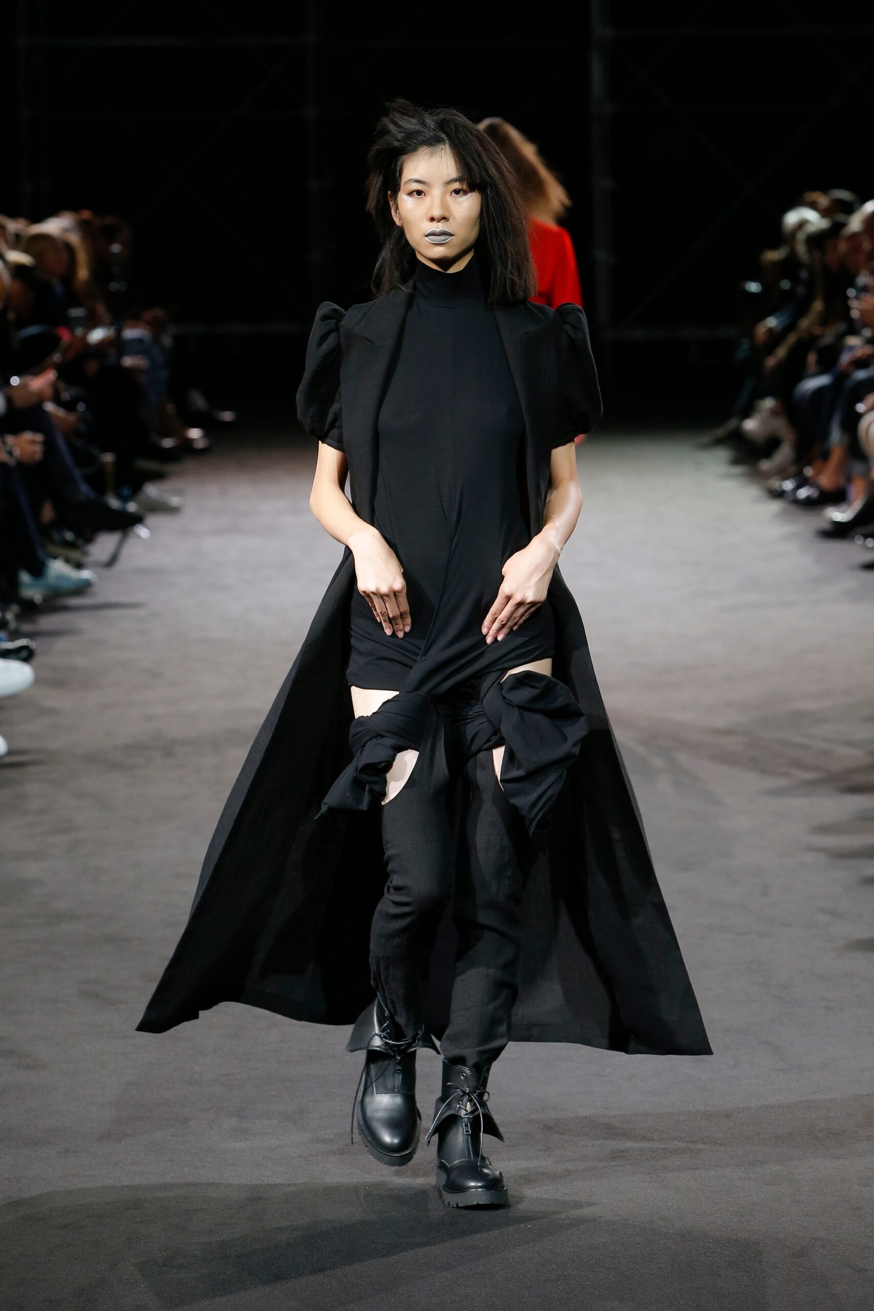 Yohji Yamamoto S/S 19 Look 16