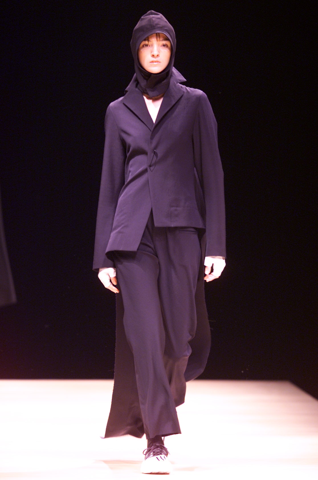 Yohji Yamamoto F/W 01 Look 19